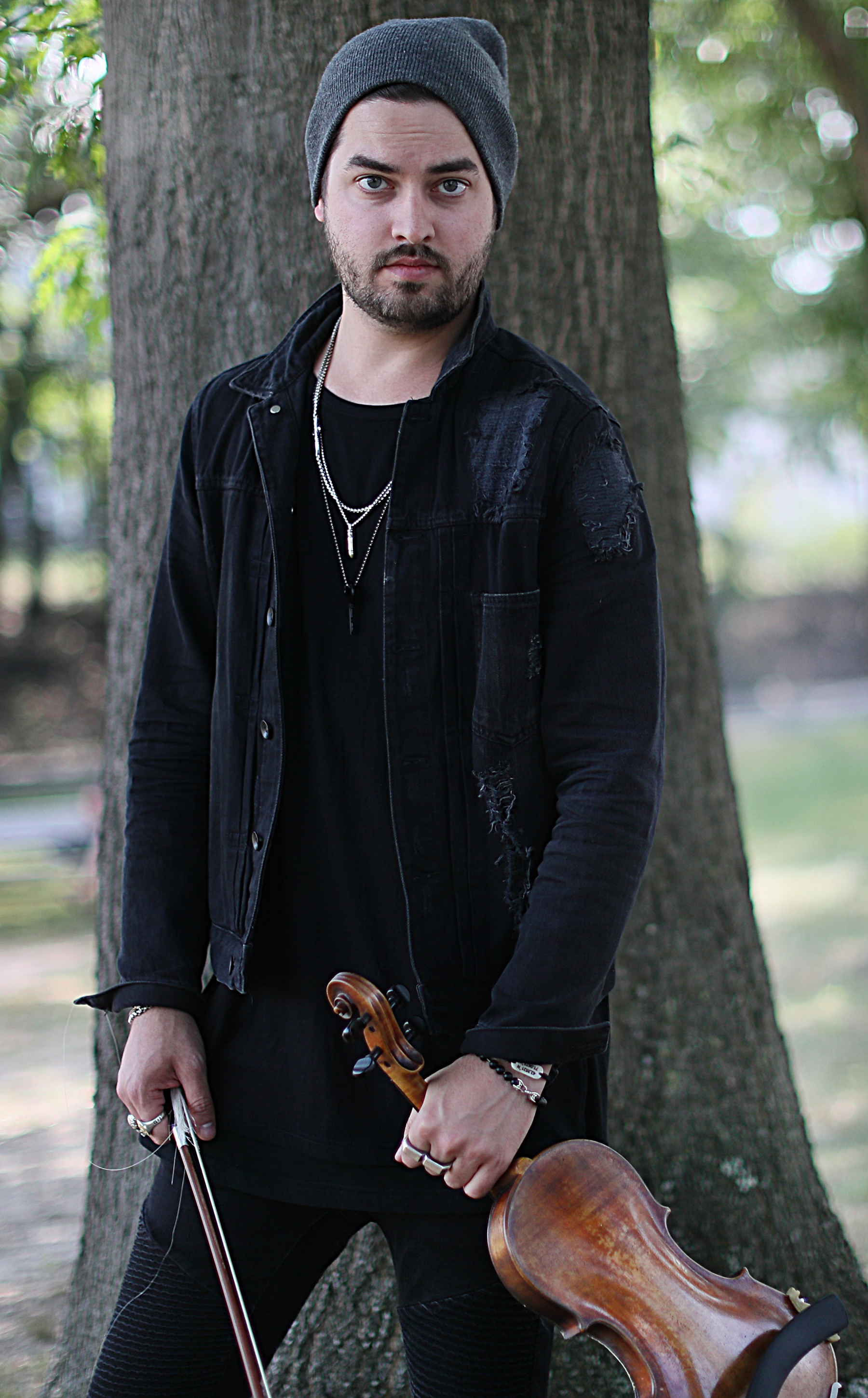 Price said he could tell another performer didn’t know how to play the violin from the way he held the instrument.