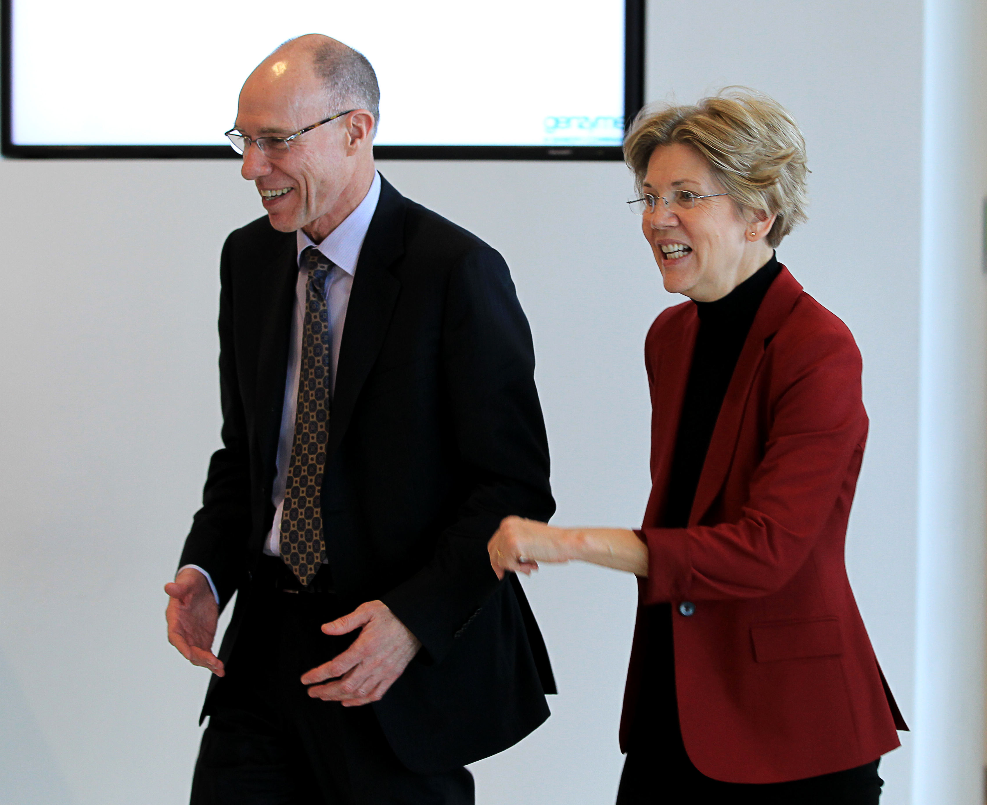 David Meeker, CEO and president of Genzyme, with US Senator Elizabeth Warren at the company's manufacturing facility in Framingham.