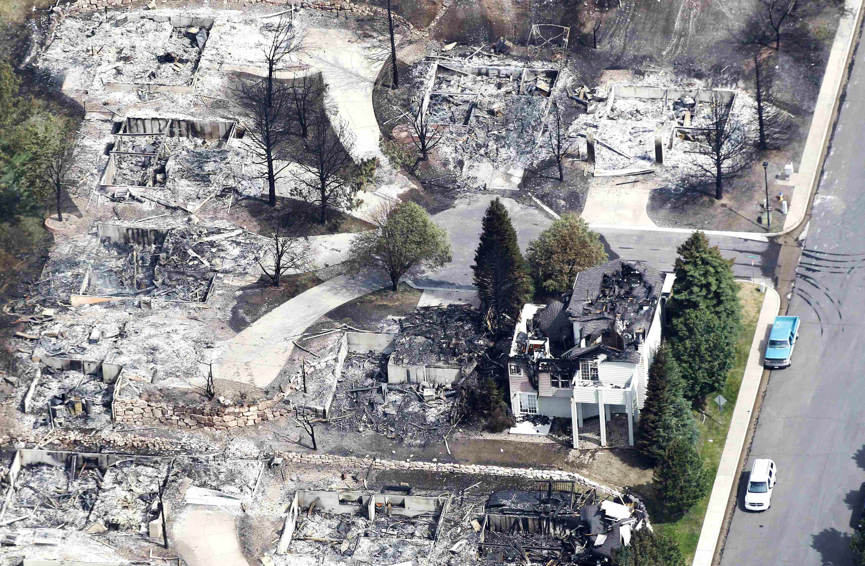 Colorado wildfire destroys hundreds of homes The Boston Globe