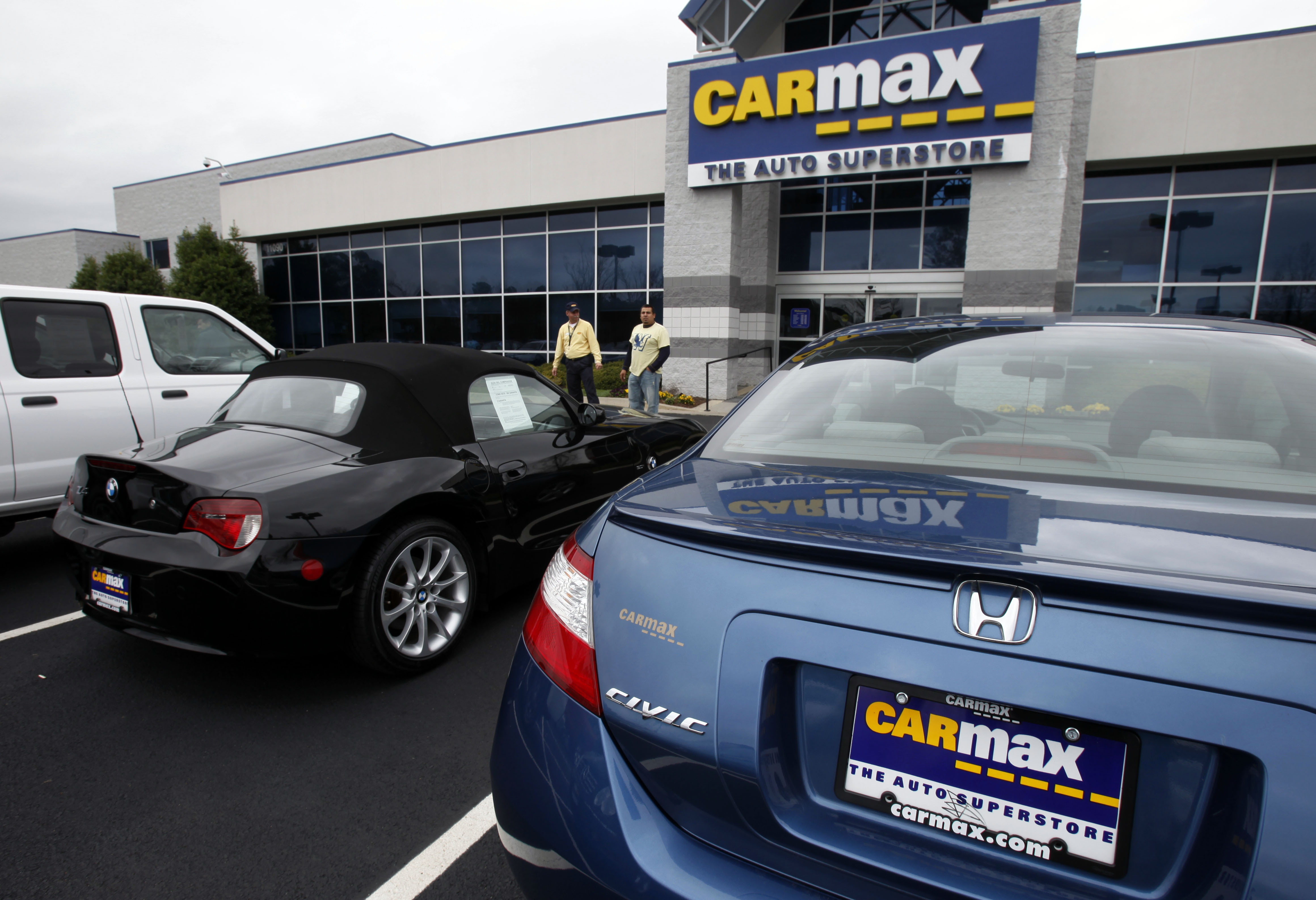 CarMax accounting charge stifles gain in sales The Boston Globe
