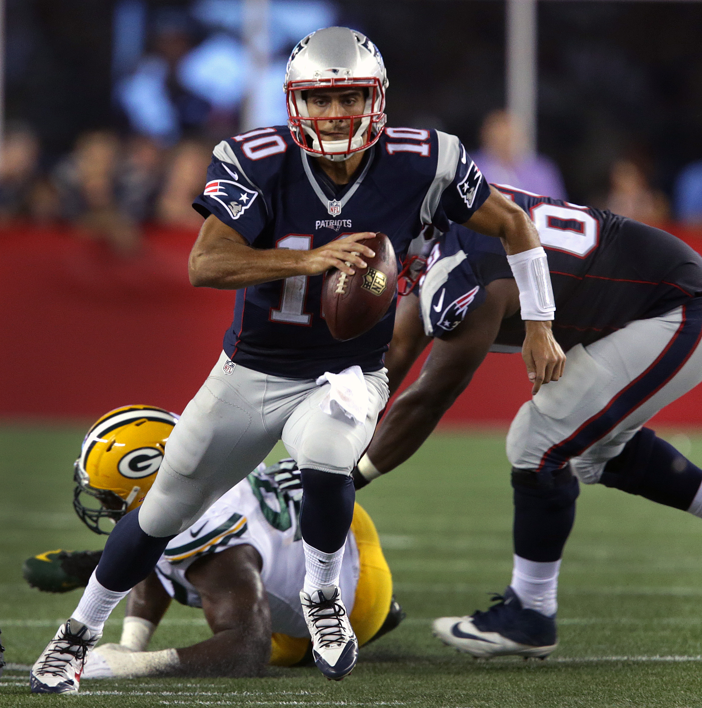 It wasn’t just the inexperience of the offensive line that left Patriots quarterback Jimmy Garoppolo scrambling in the team’s exhibition loss to the Packers.