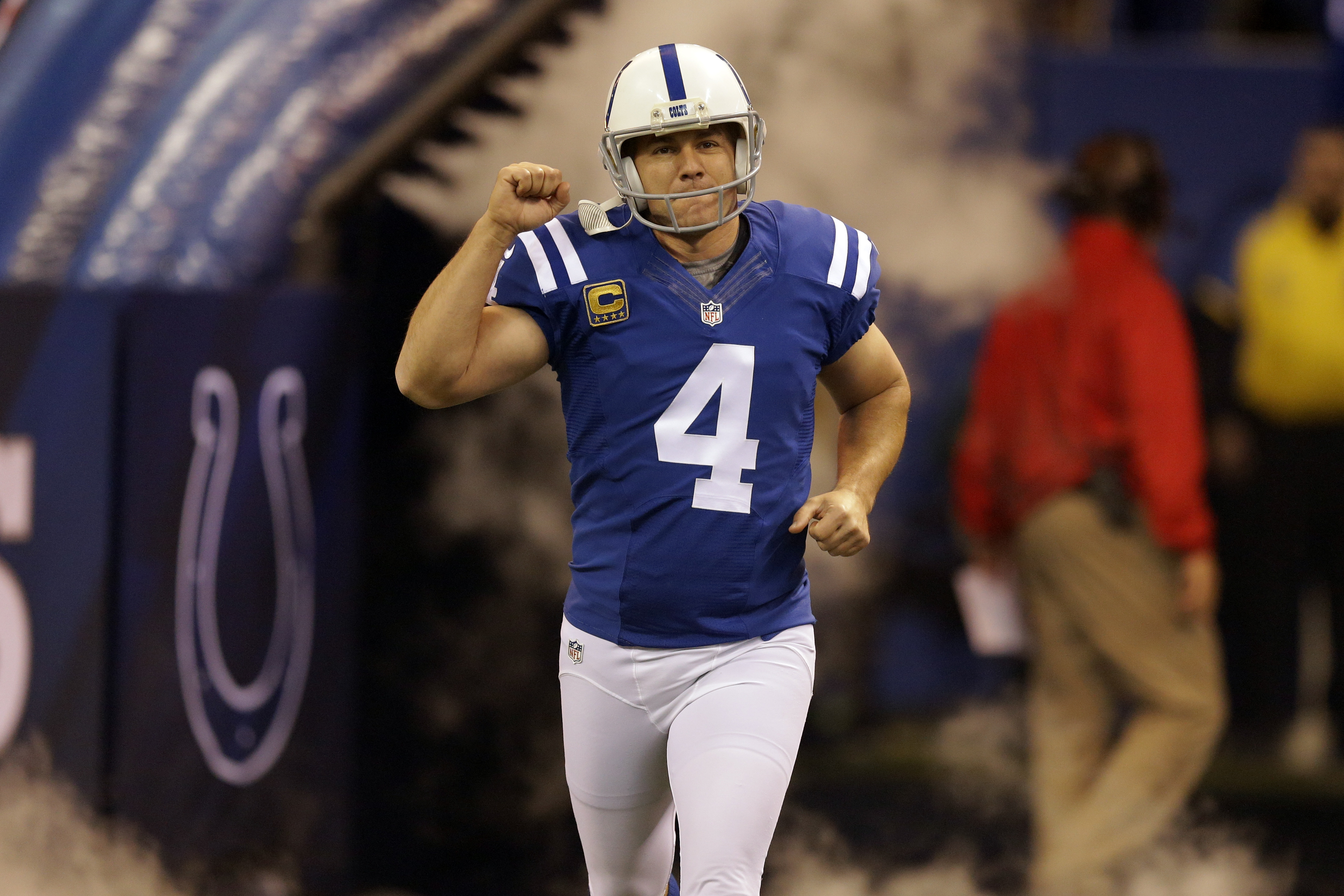 Colts kicker Adam Vinatieri signed a two-year extension.