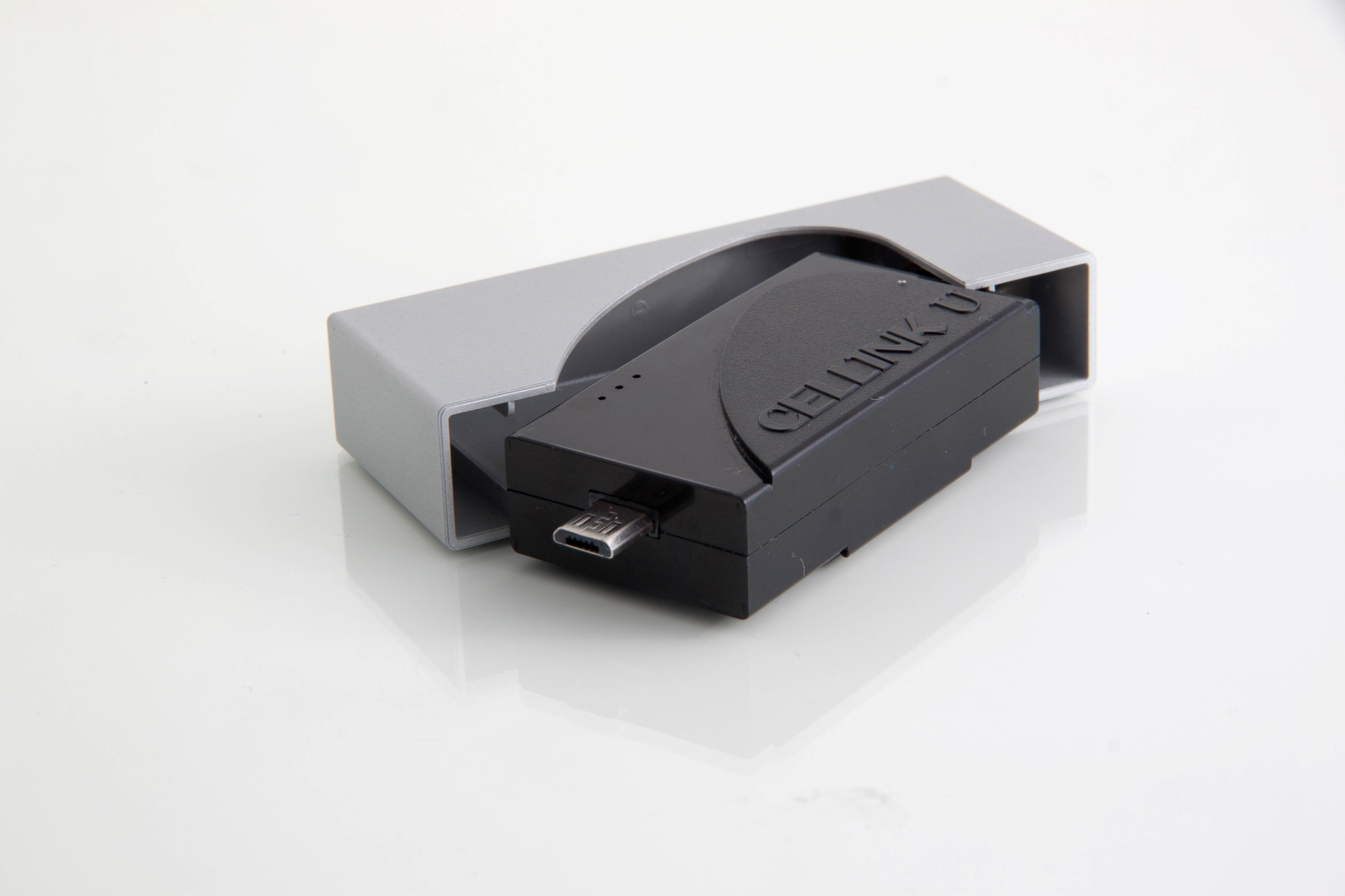 Cellink multifunction power, sync and memory device, by Egen Inc.