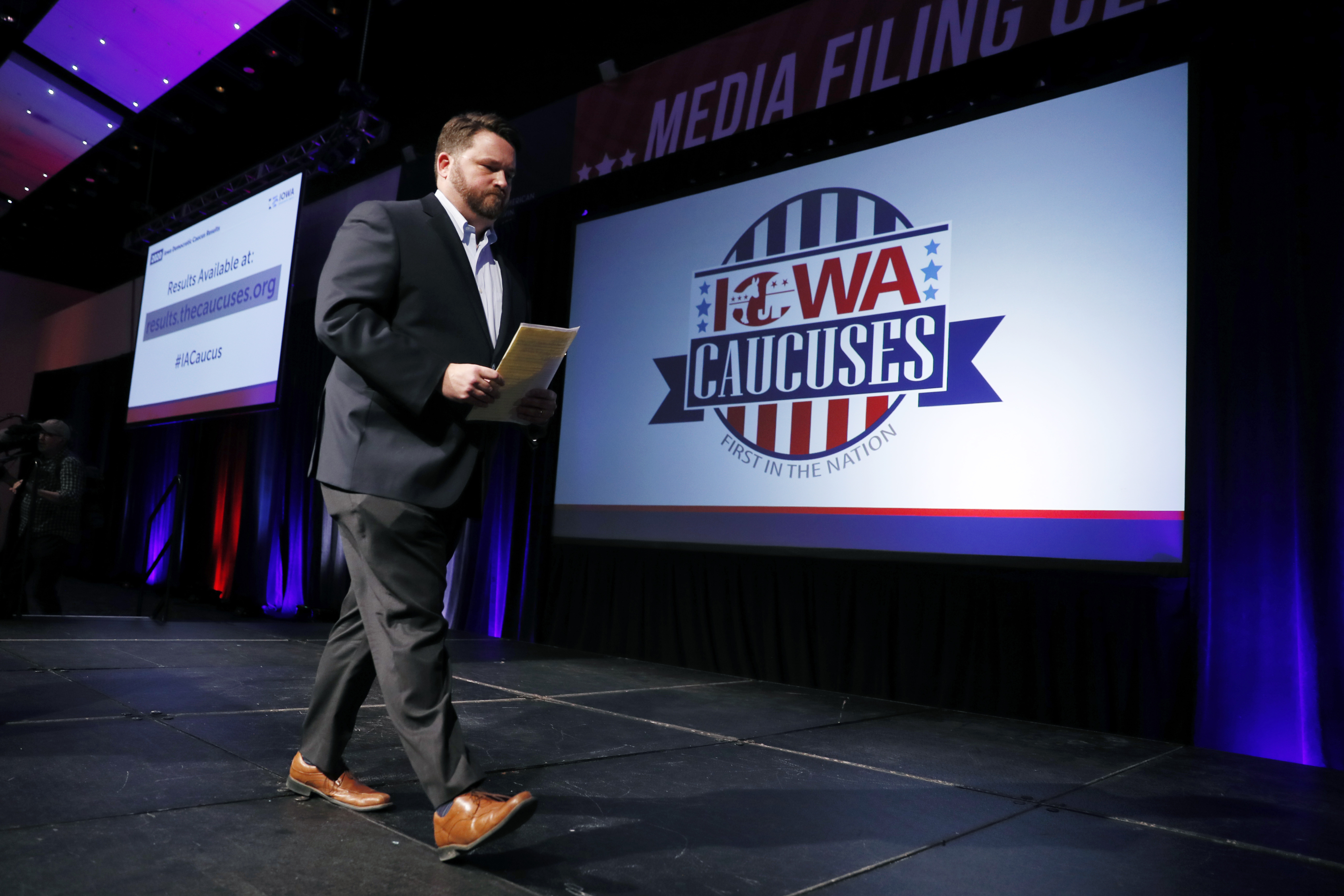 After A Night Of Delays Iowa Democratic Party Chairman Releases Partial Caucus Results Along With Apology The Boston Globe