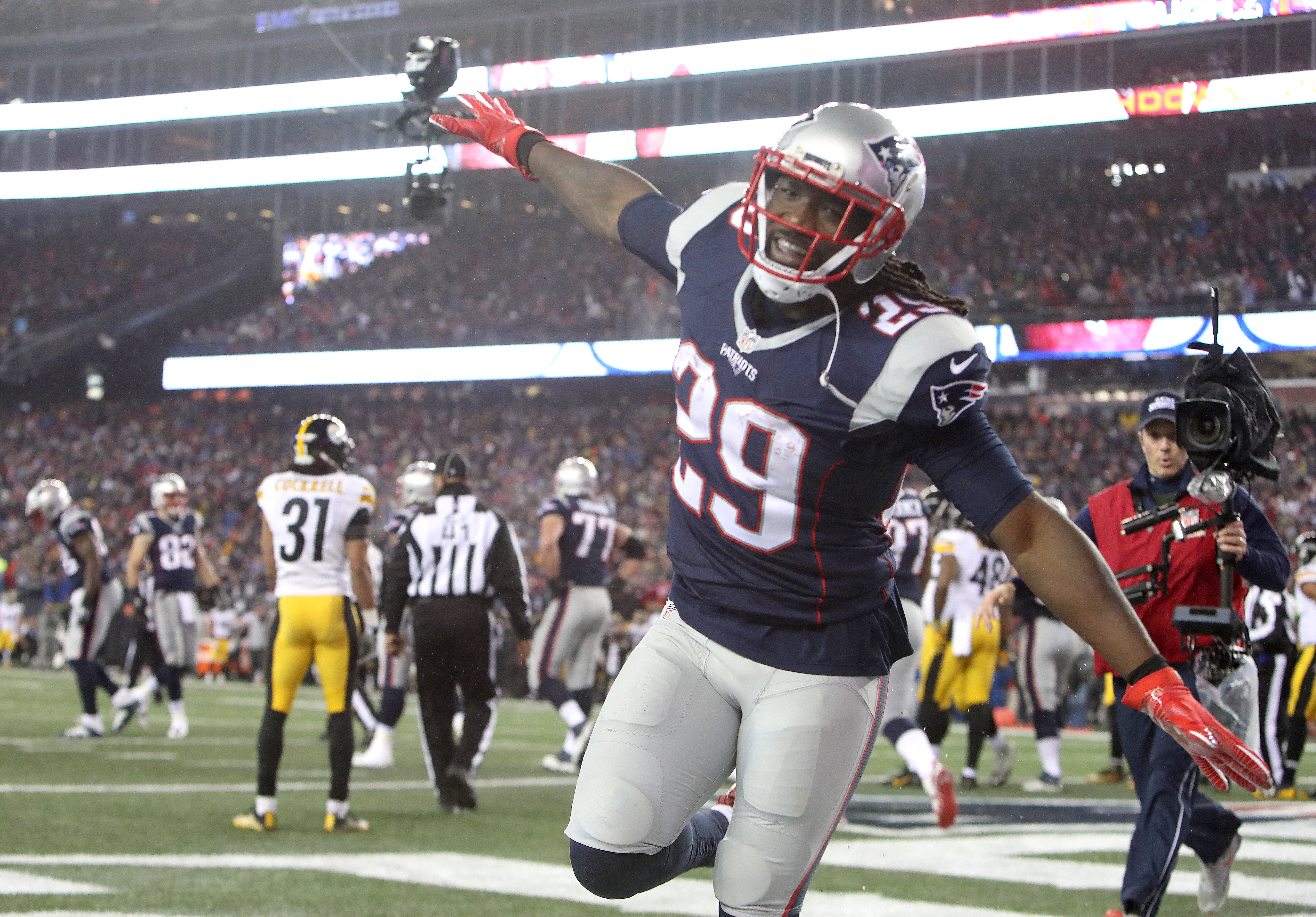 LeGarrette Blount celebrates his touchdown in the third quarter.