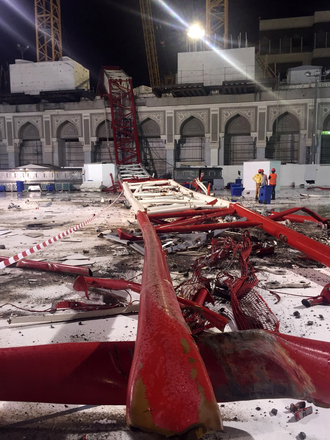 Crane falls on mosque in Mecca; at least 107 are killed - The
