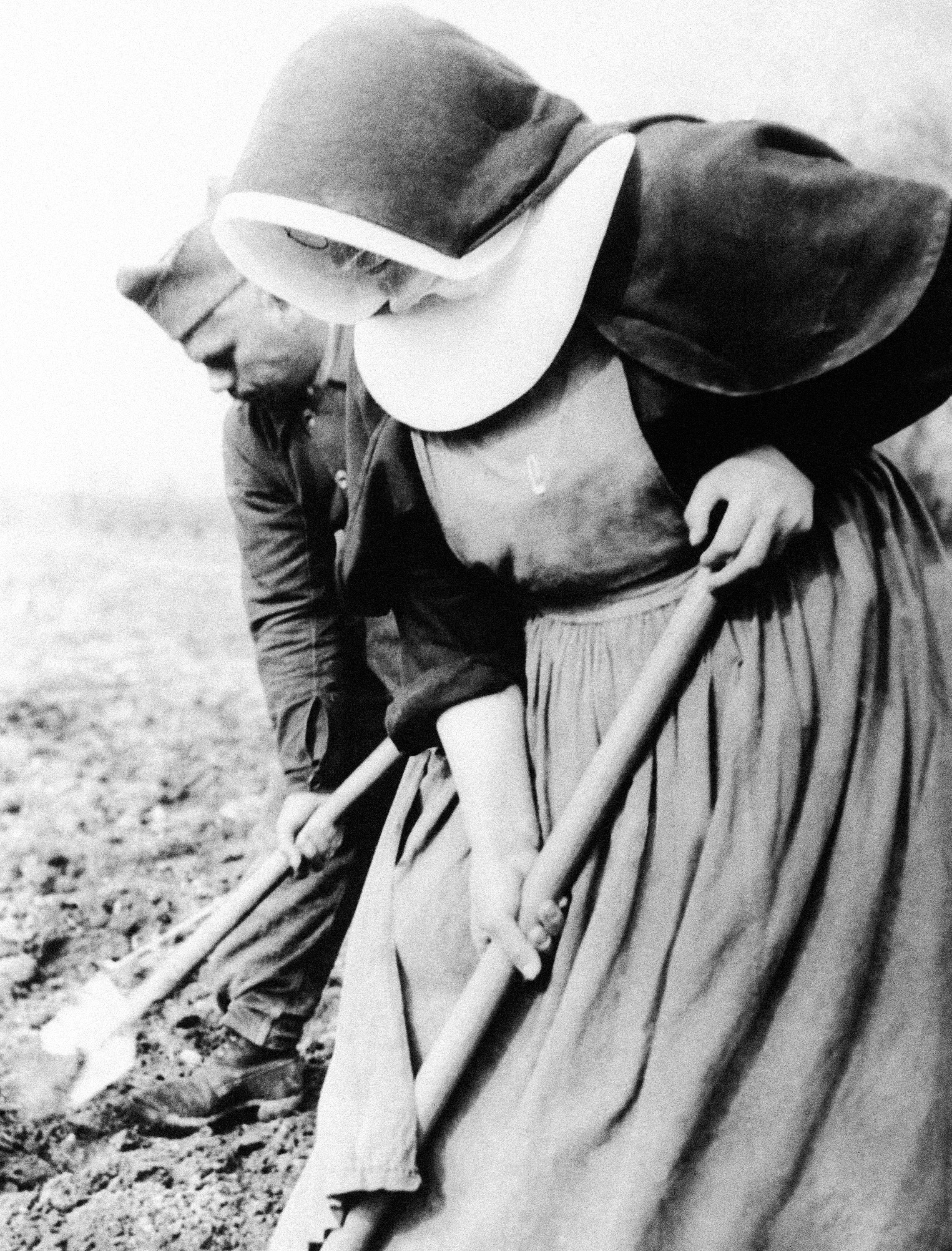 A nun and soldier dug side by side in France in 1940.