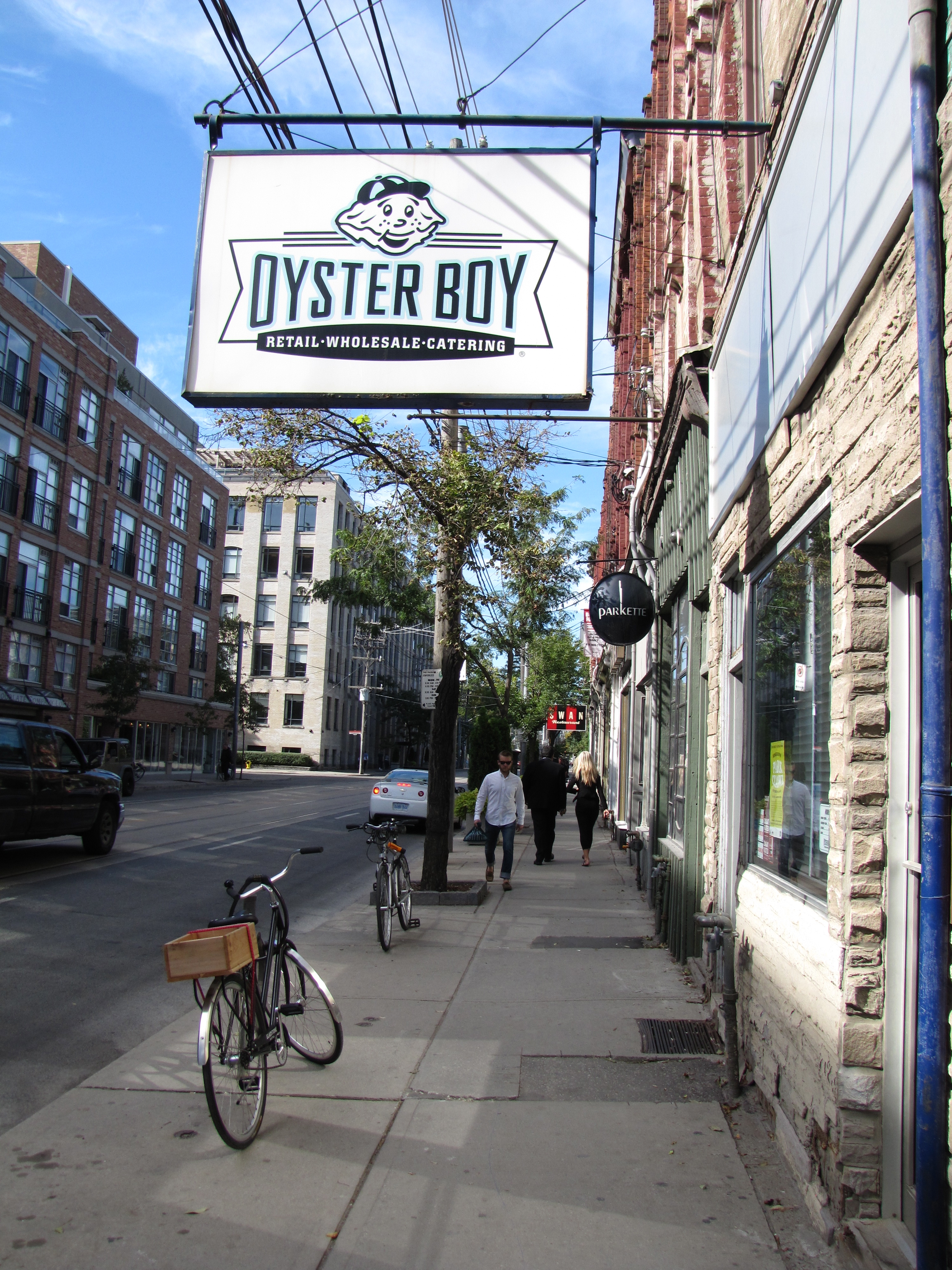 04torontooysters - In Toronto, Oyster Boy is a cozy neighborhood oyster bar on Queen Street West. (Necee Regis)