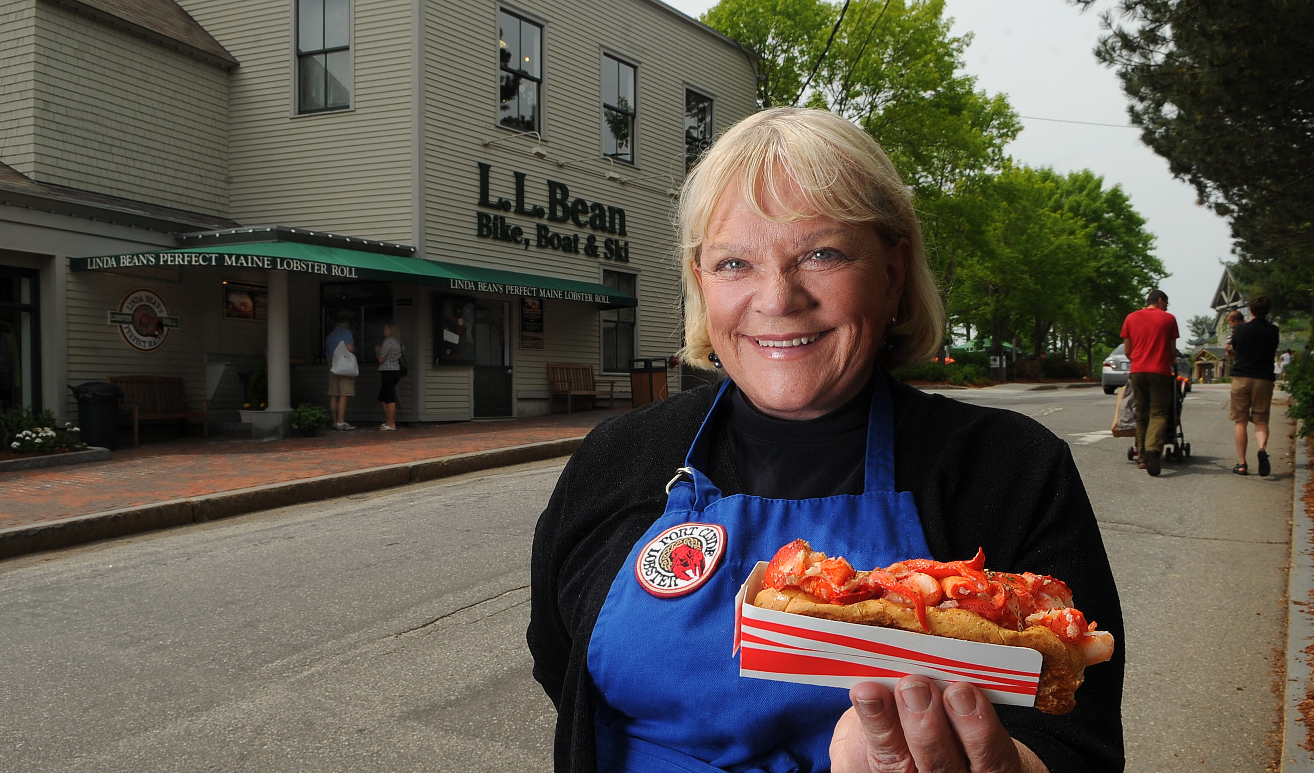 Linda Bean posed with one of her lobster rolls in 2009. Bean, who hoped to trade on her family’s famous last name to build her operation, has mostly retreated from the business.