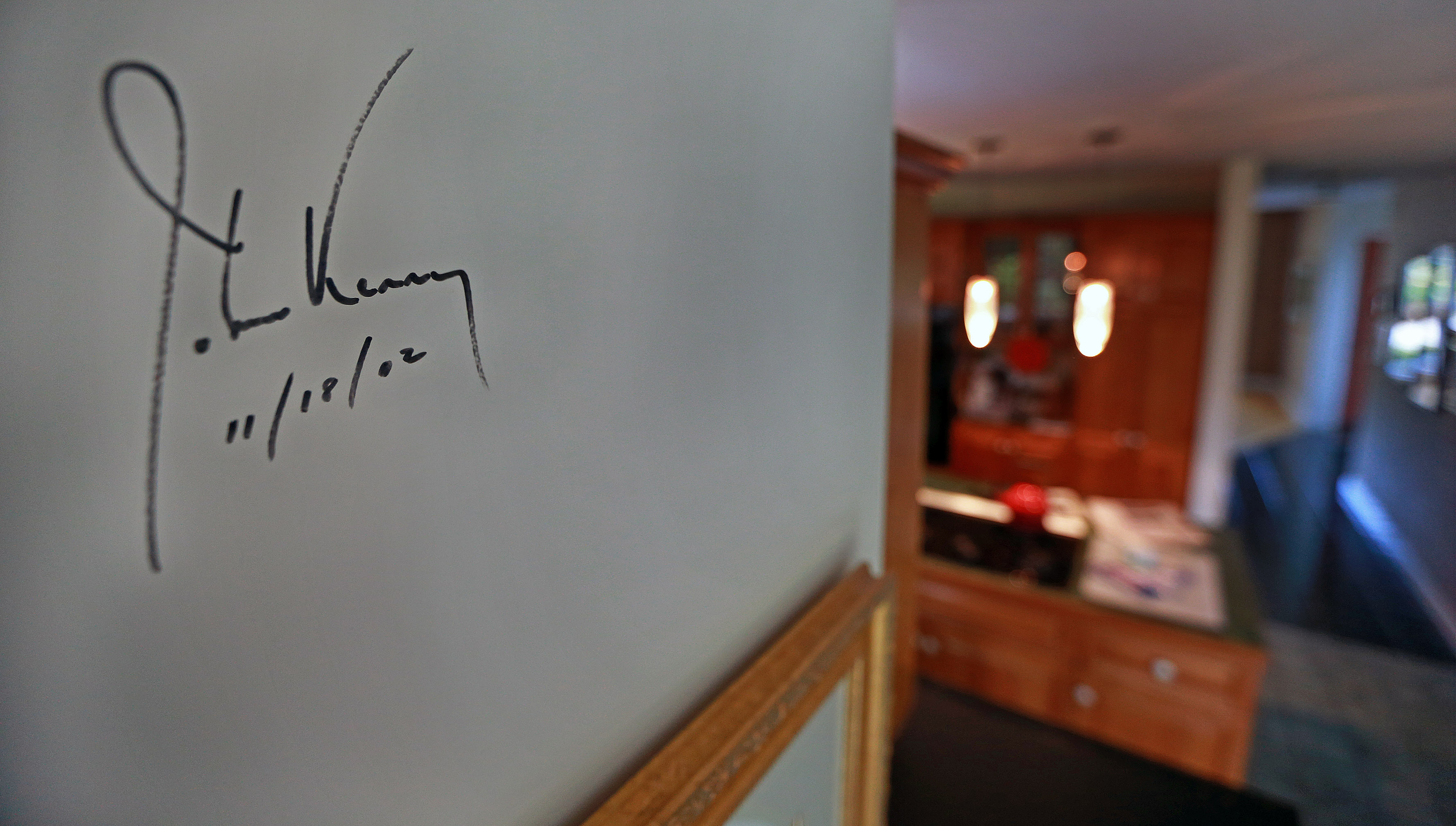 John Kerry’s signature was seen in the home of Deb Pignatelli.