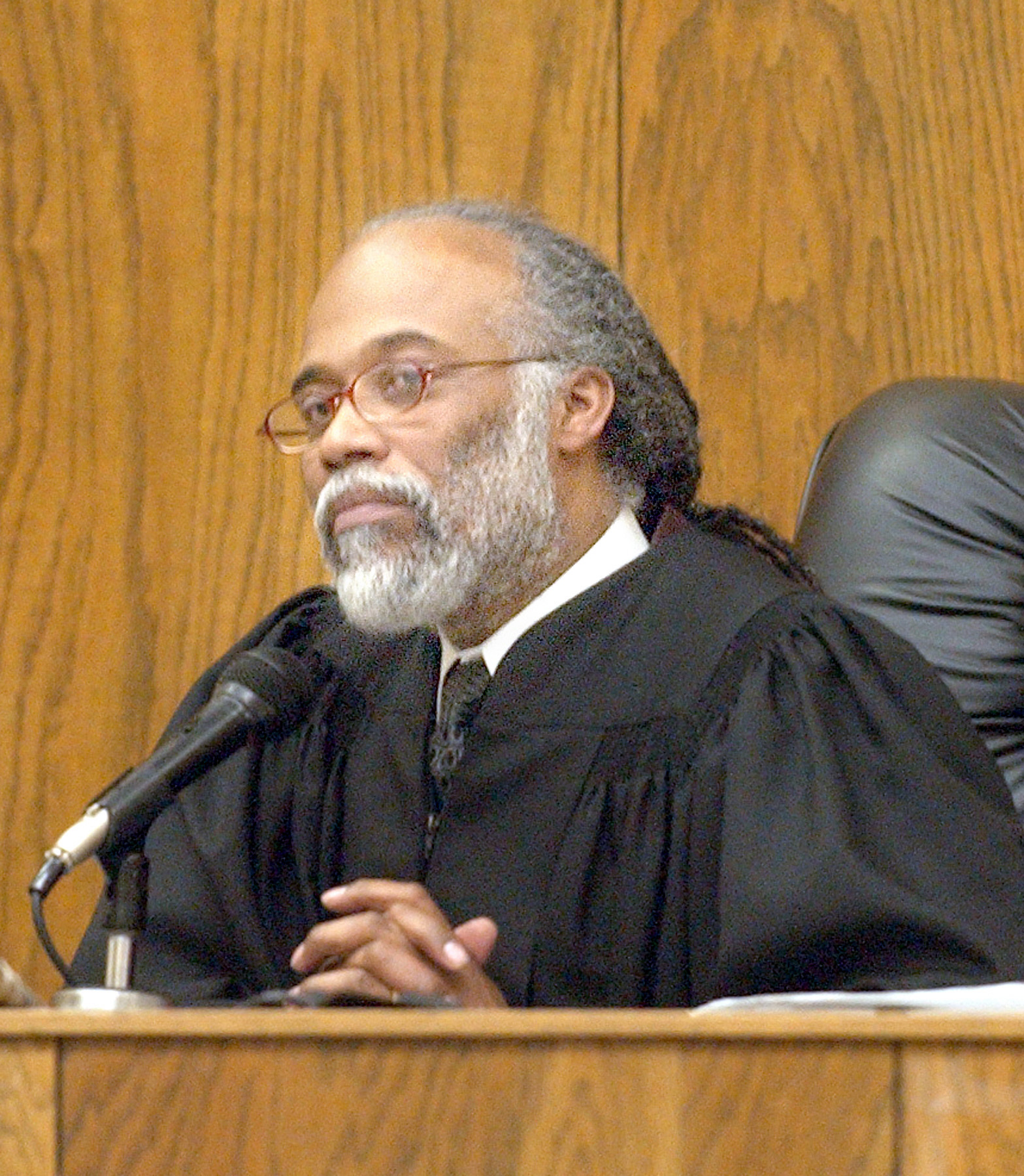 Judge profited, despite his absence from bench - The Boston Globe