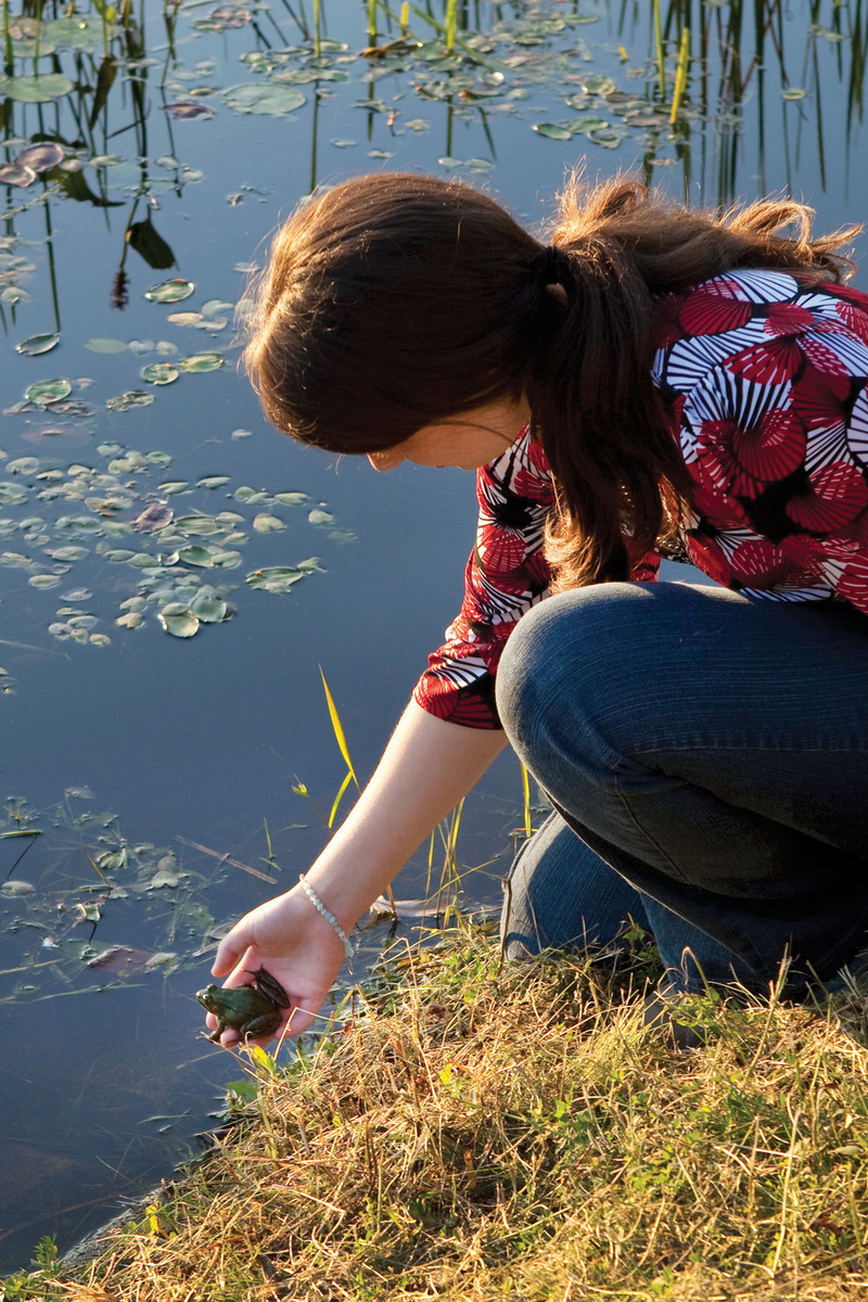 Loree Griffin Burns encourages children to get closer to nature in “Citizen Scientists.’’