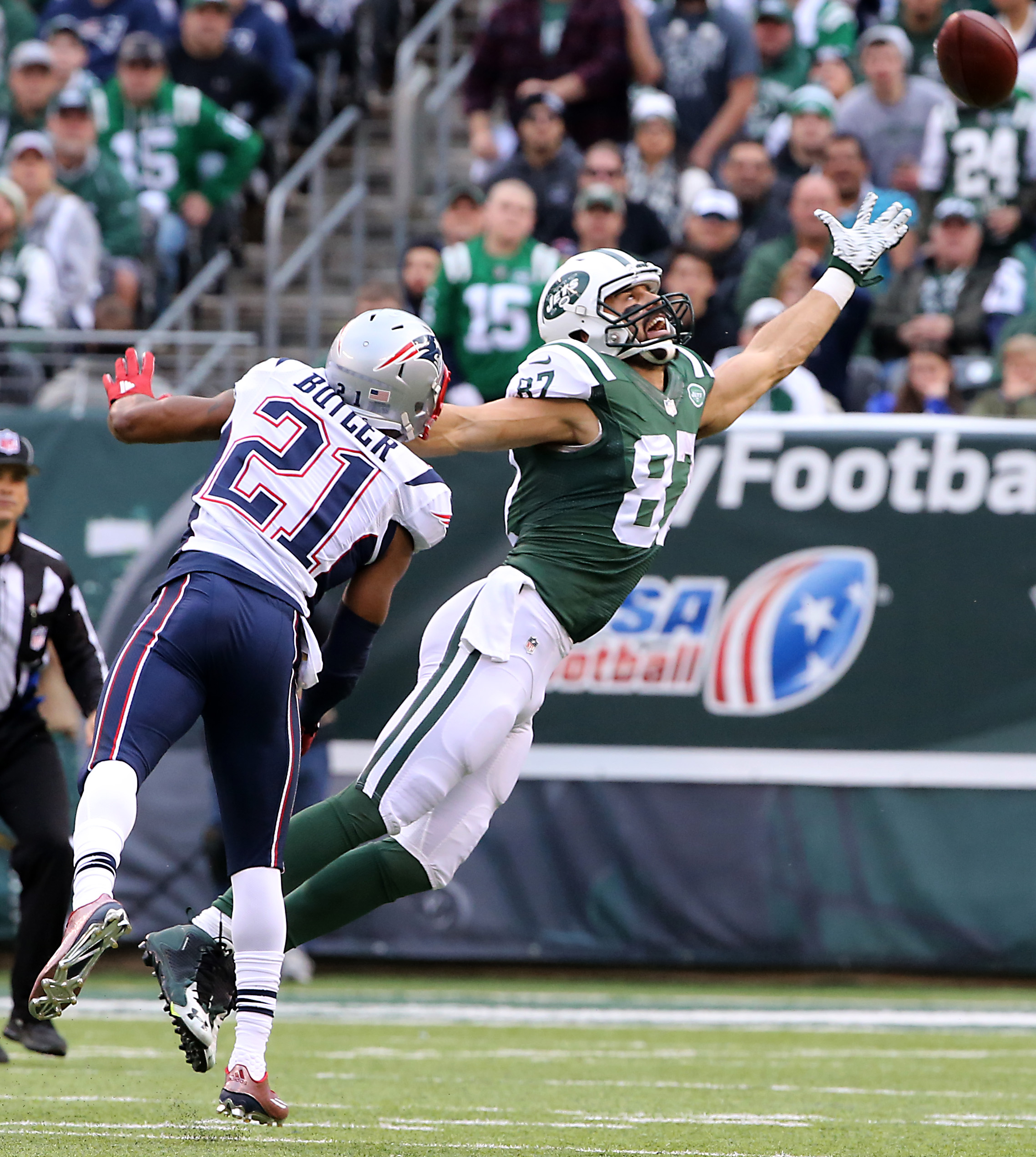 Pariots cornerback Malcolm Butler stayed close to Jets receiver Eric Decker in the first quarter, forcing an incompletion.