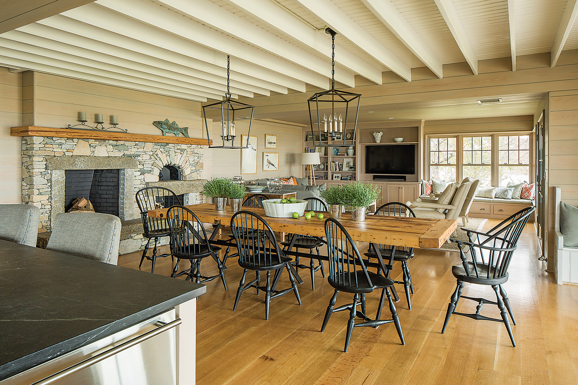 The fireplace pizza oven in the dining area ranked high on the homeowners’ wish list.
