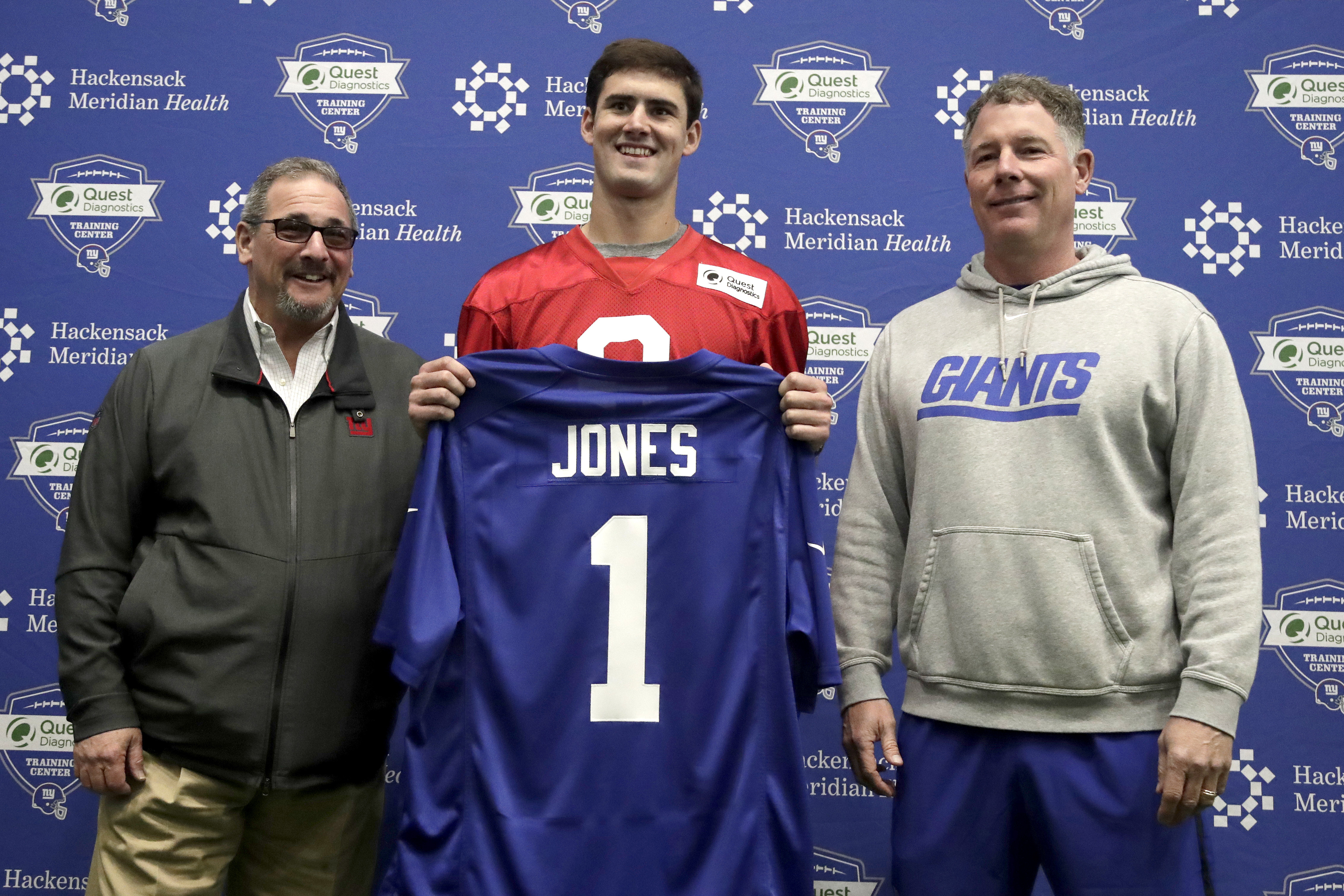 Giants general manager Dave Gettleman, left, with first-round draft pick Daniel Jones and coach Pat Shurmur.