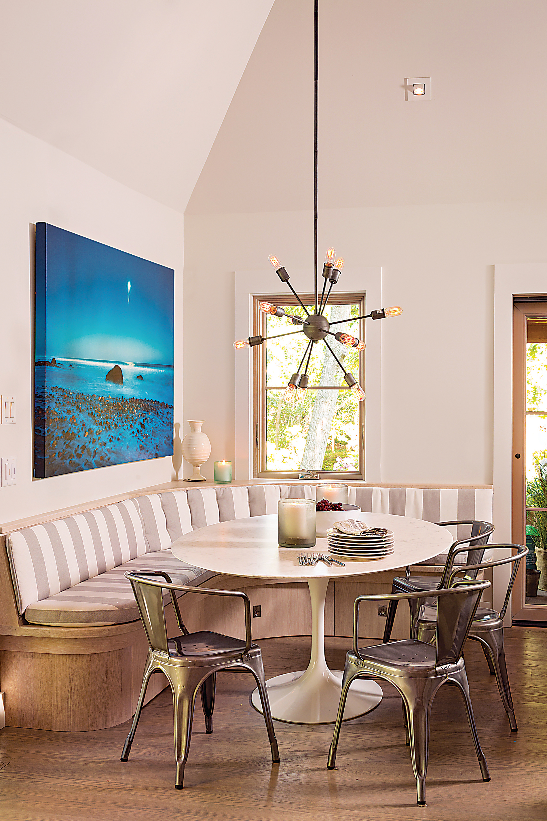 Builder Harold Chapdelaine tucked storage beneath the dining table’s banquette seat.