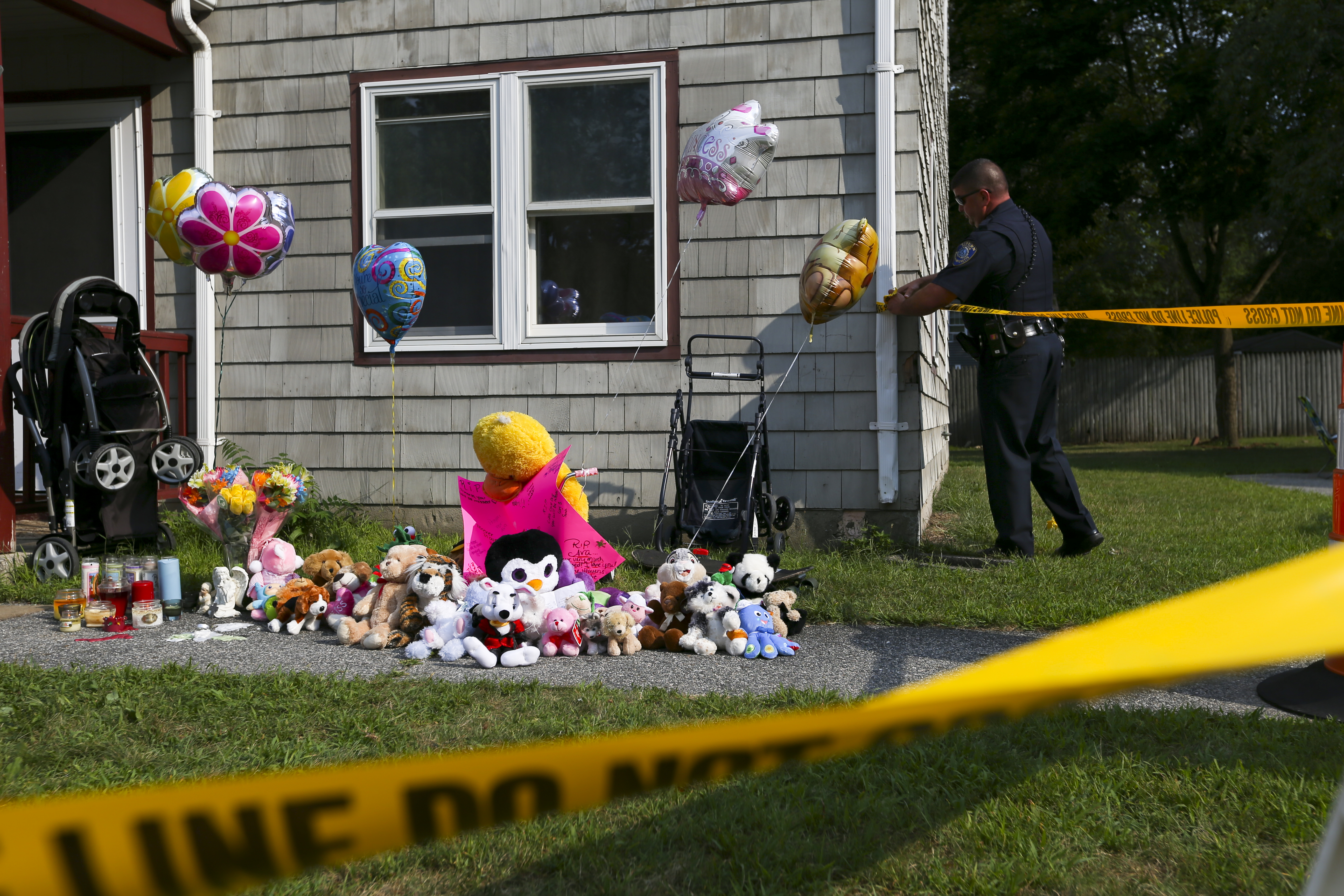Police put up tape before searching the Auburn home.