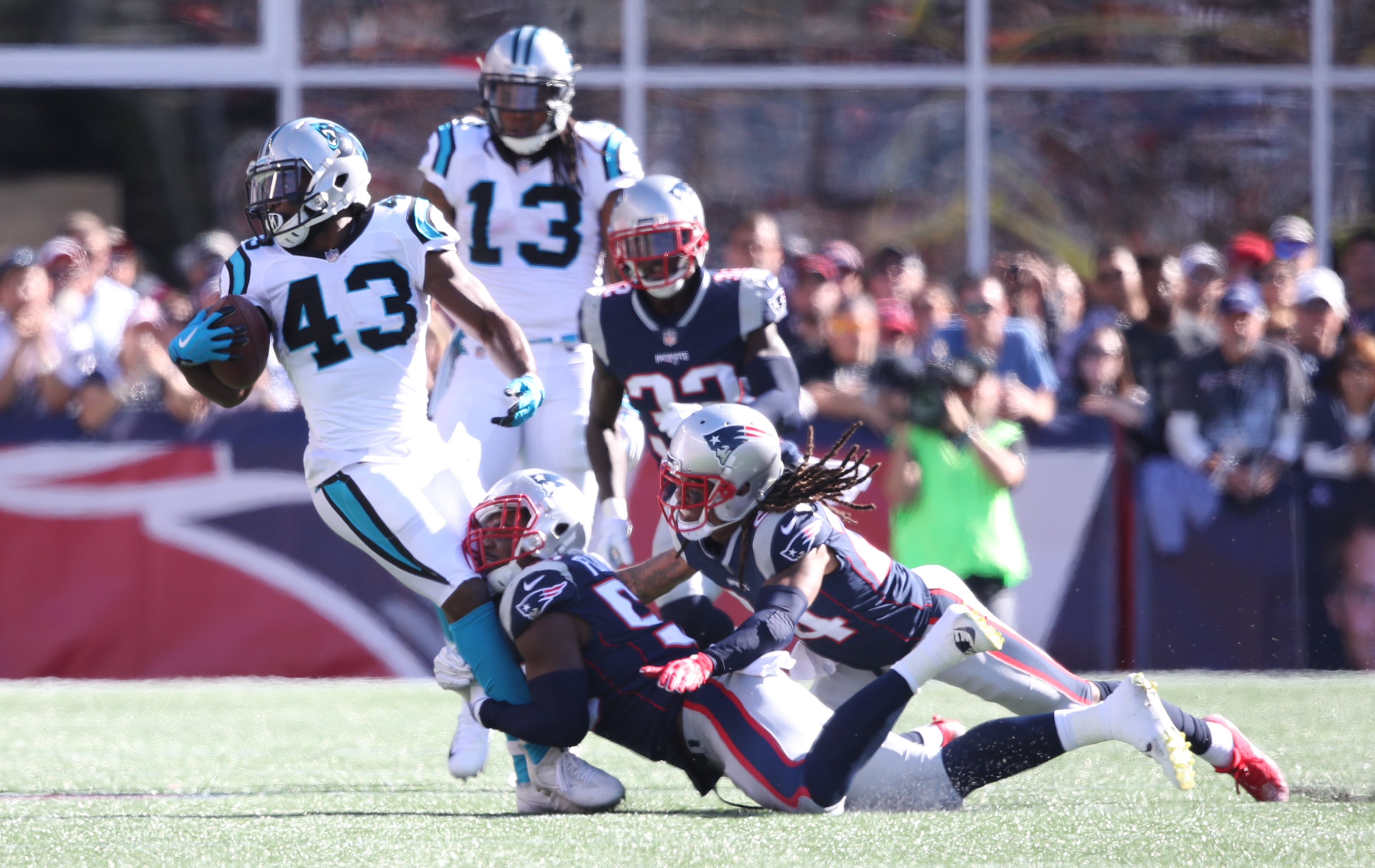 Fozzy Whittaker (43) finished with 3 catches for 34 yards and a touchdown.