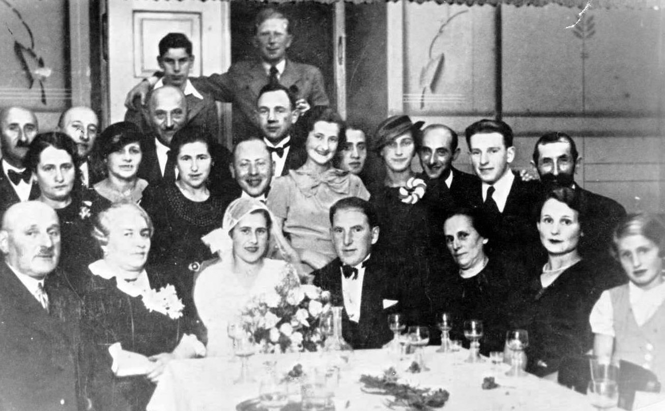 Janet Applefield’s parents, Lolek and Maria Singer, were married in 1934 in Poland. Many of her extended family died in the Holocaust.