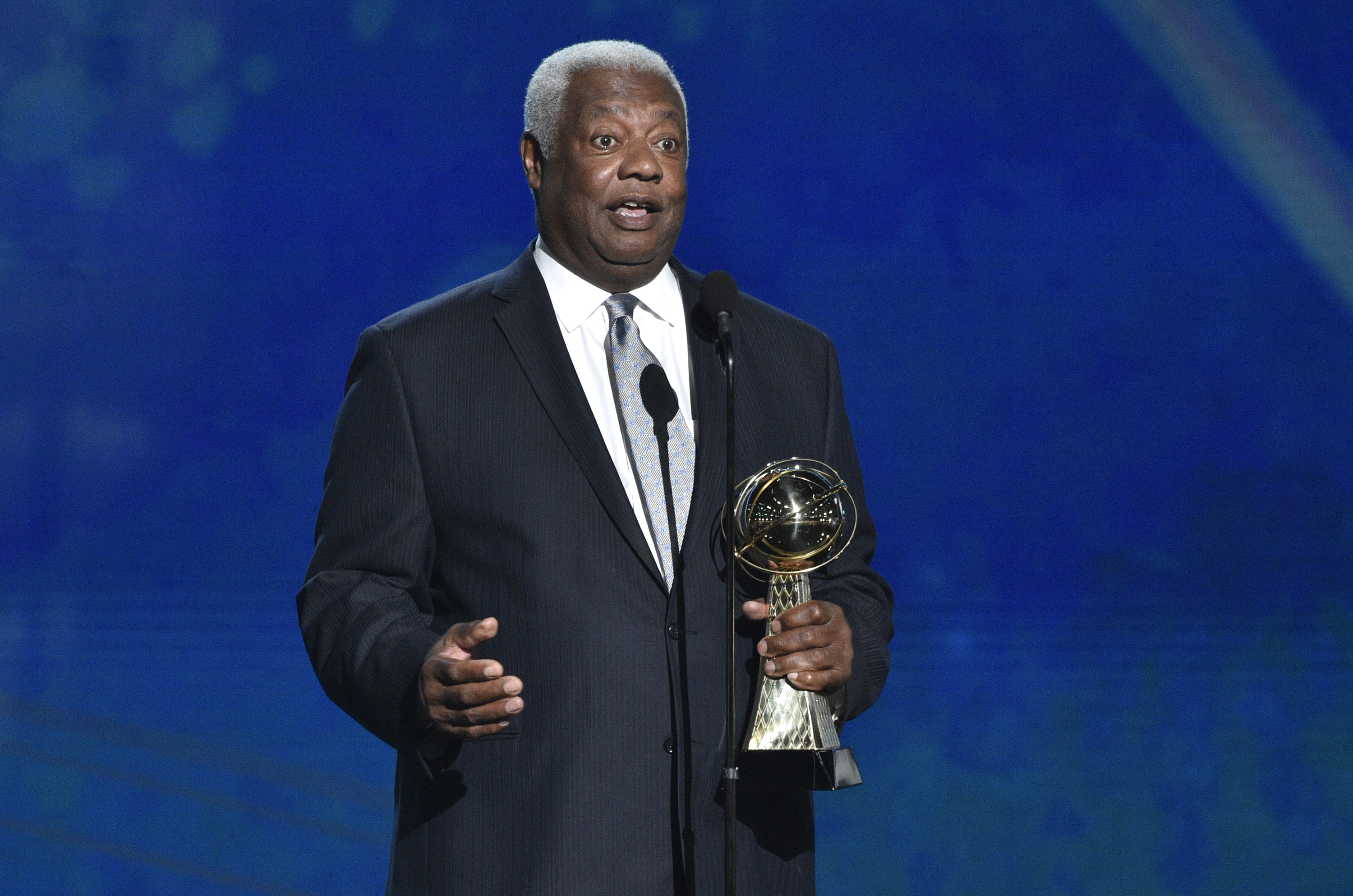 Oscar Robertson accepted the lifetime achievement award at the NBA Awards last week.
