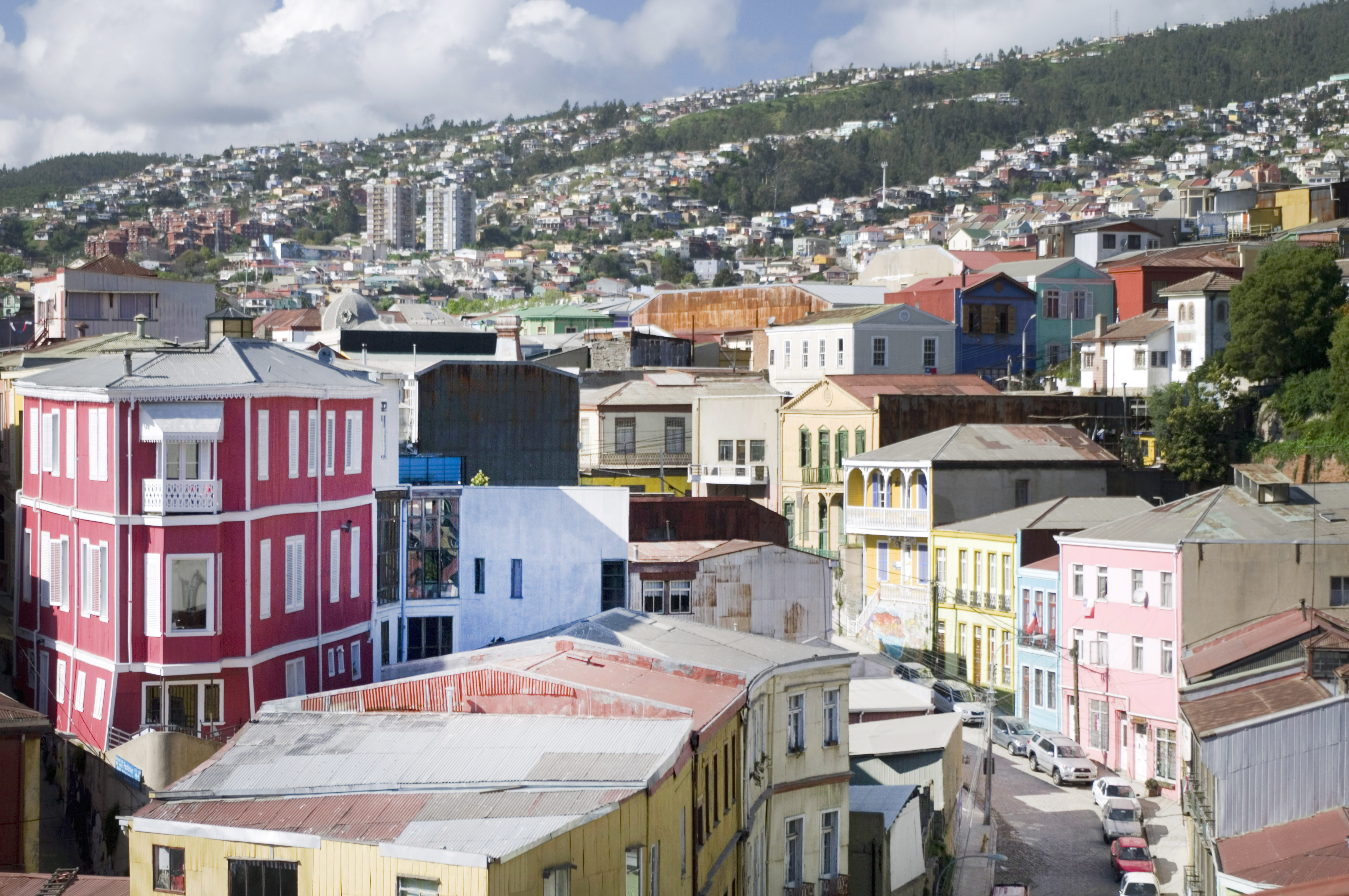 With its 19th-century prosperity, Valparaiso expanded upwards from a narrow coastal plain, scaling a series of cerro hillsides that form a natural amphitheater above the Pacific shoreline.