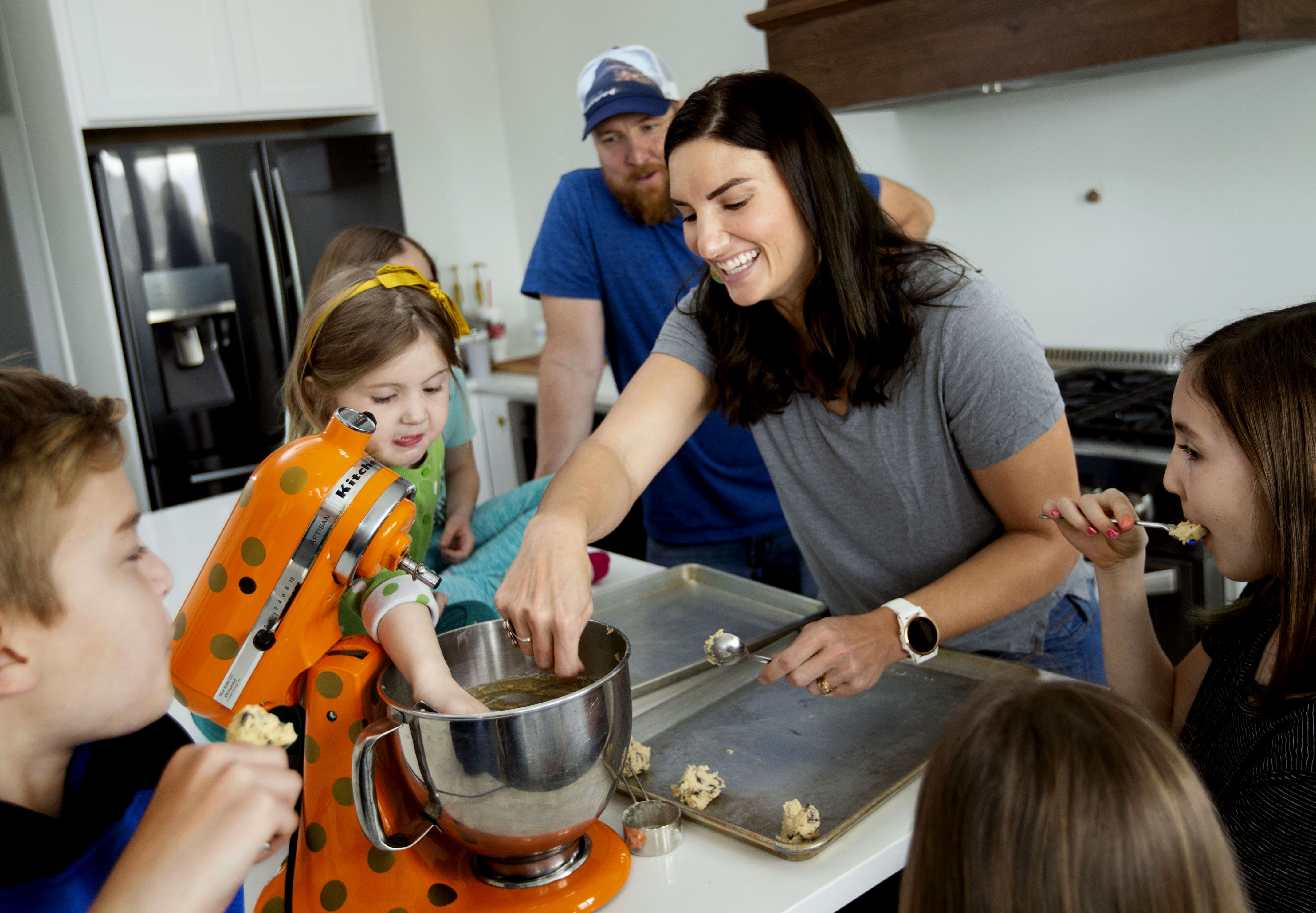 Sarah Bush and her husband, Jon, made cookies with their children, Jonah, 12, Vivienne, 4, twins Pearl and Eloise, 7, and Sophie, 10, at their Utah home.