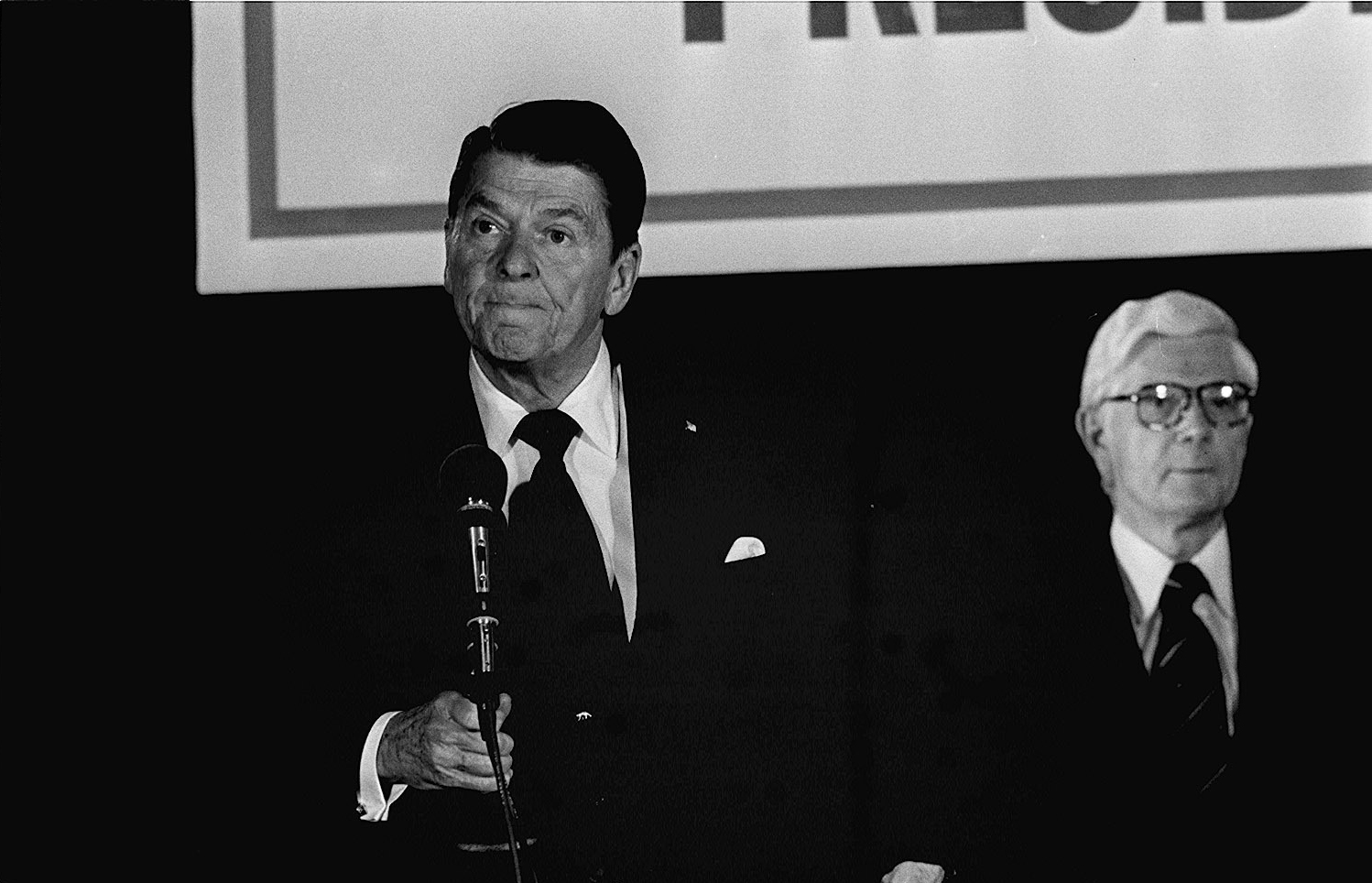 Ronald Reagan in 1980 in Nashua, during his “I paid for this microphone” moment.