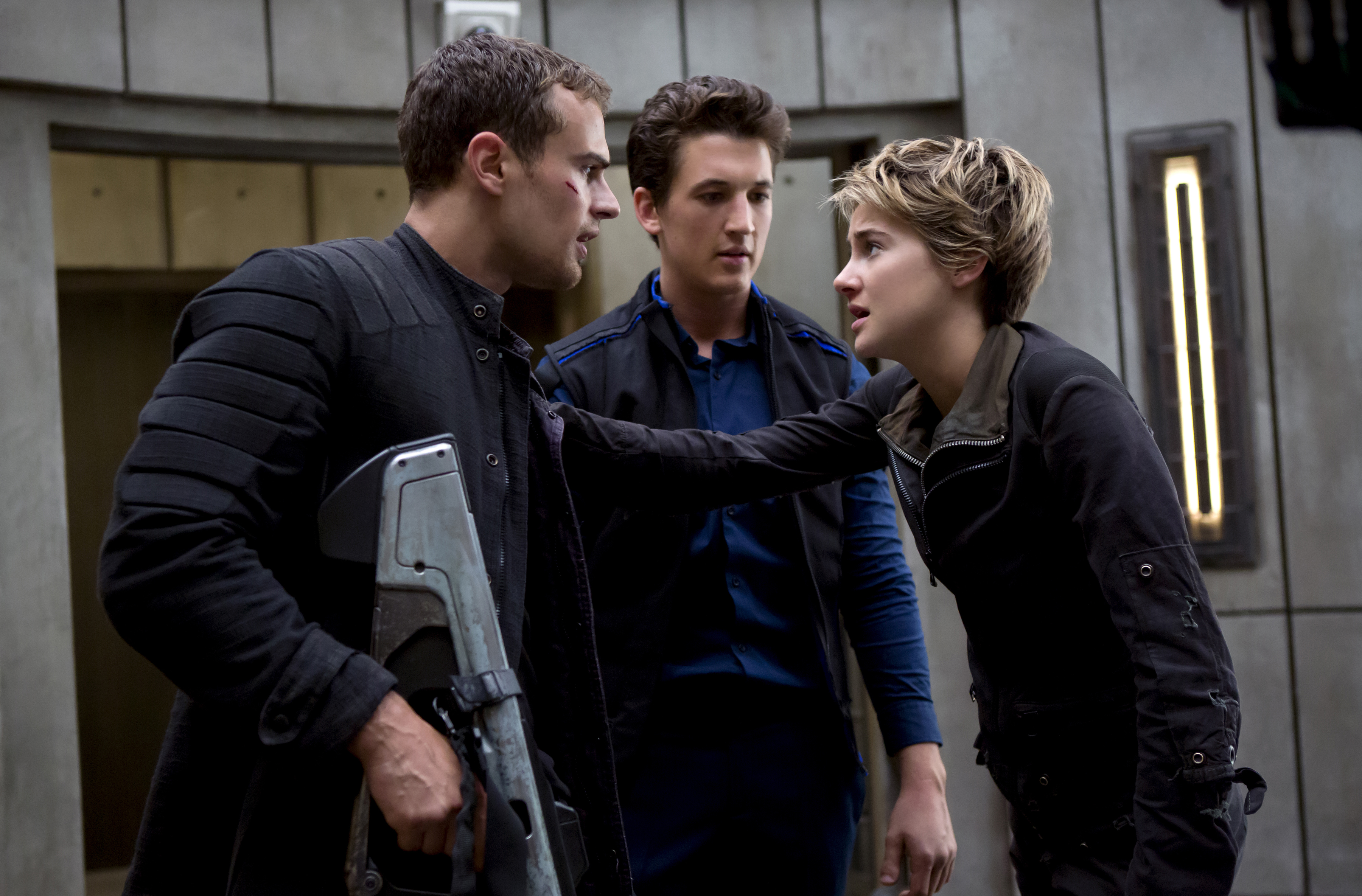 Woodley with Miles Teller and Theo James.