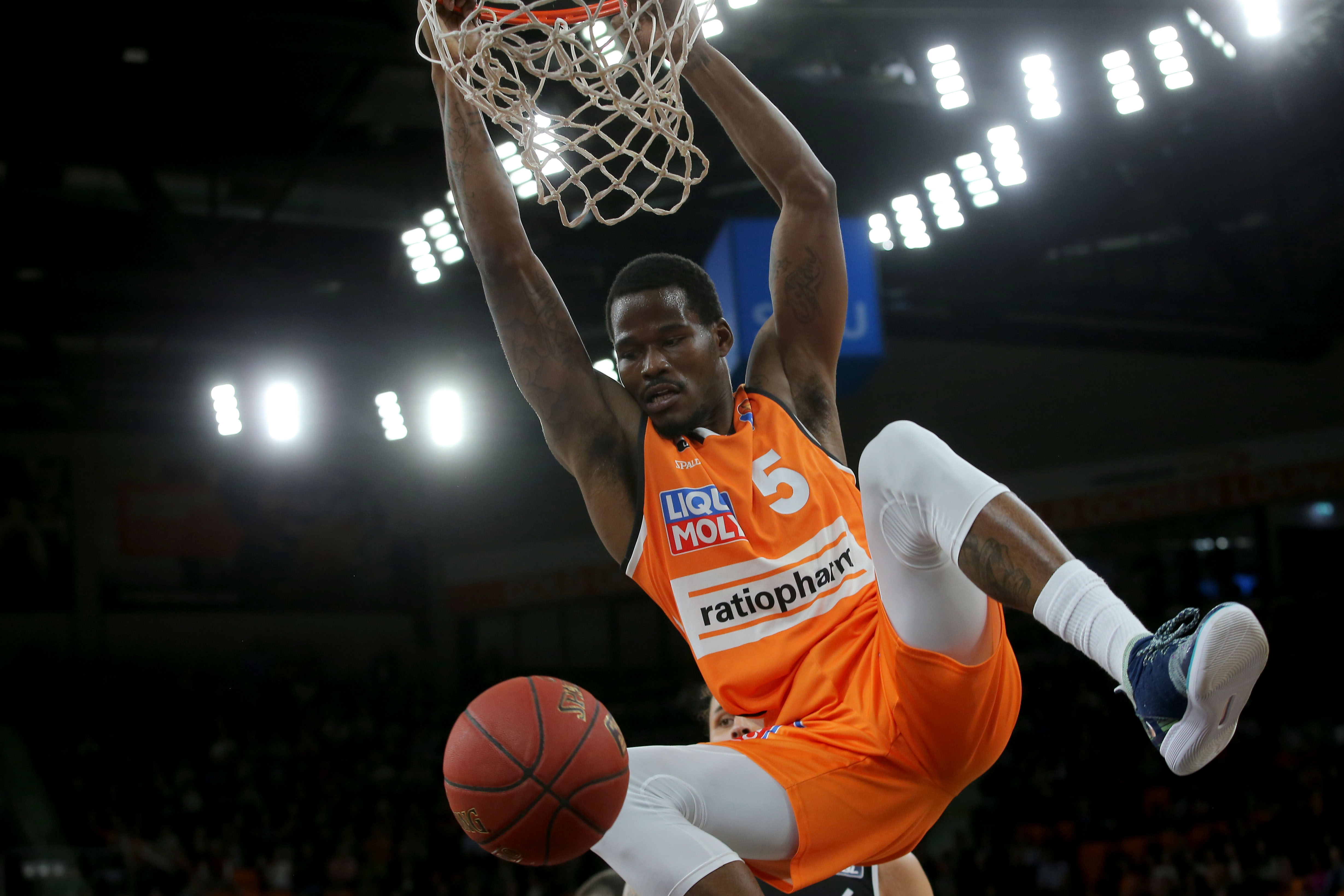 Unable to latch on with an NBA team, Green left for Europe. He spent the winter with the German club Radiopharm Ulm.