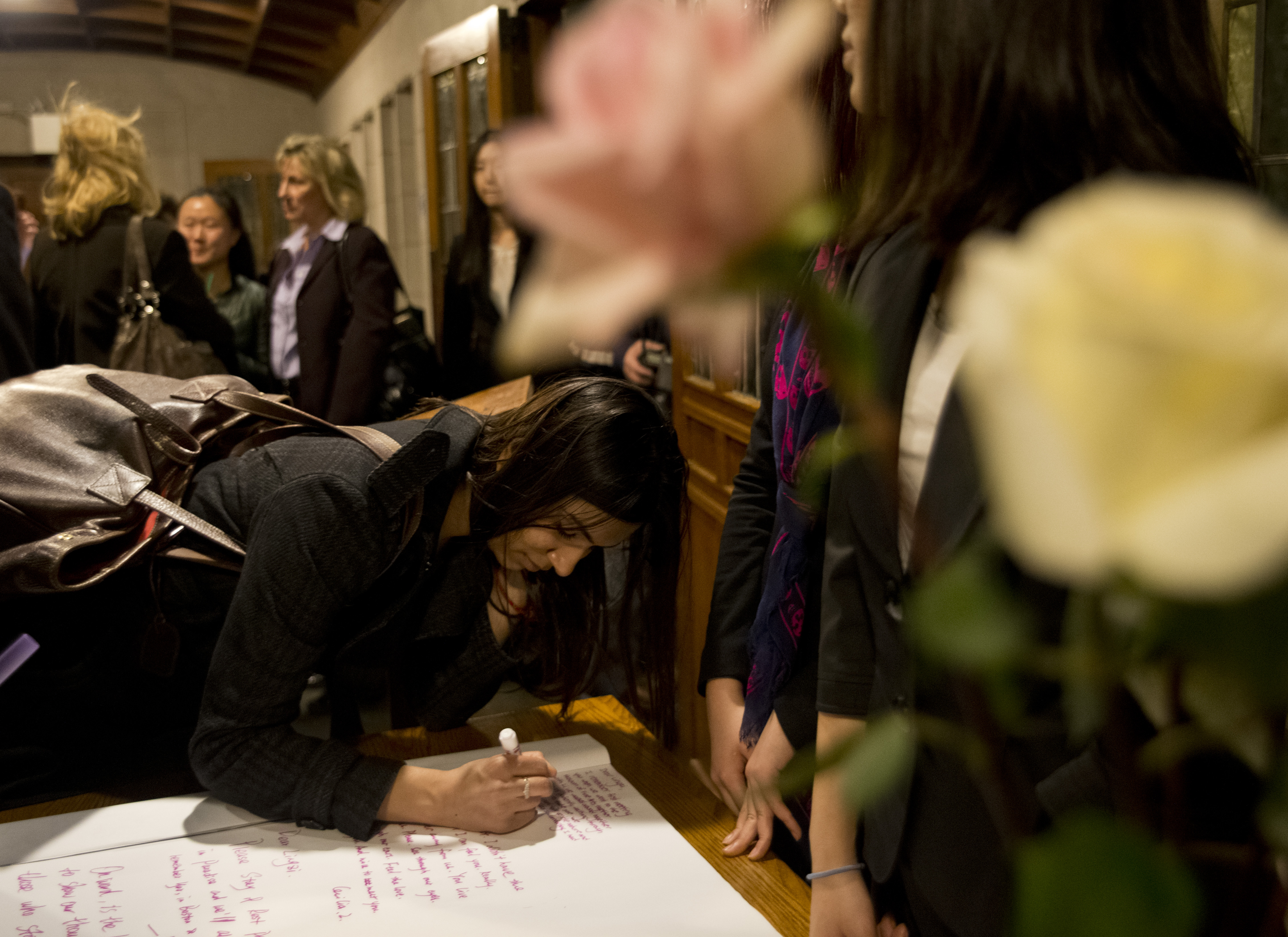Boston University student Saveta Saini, a friend of Lingzi Lu, wrote a note to her family in Marsh Chapel during a memorial service on Monday.