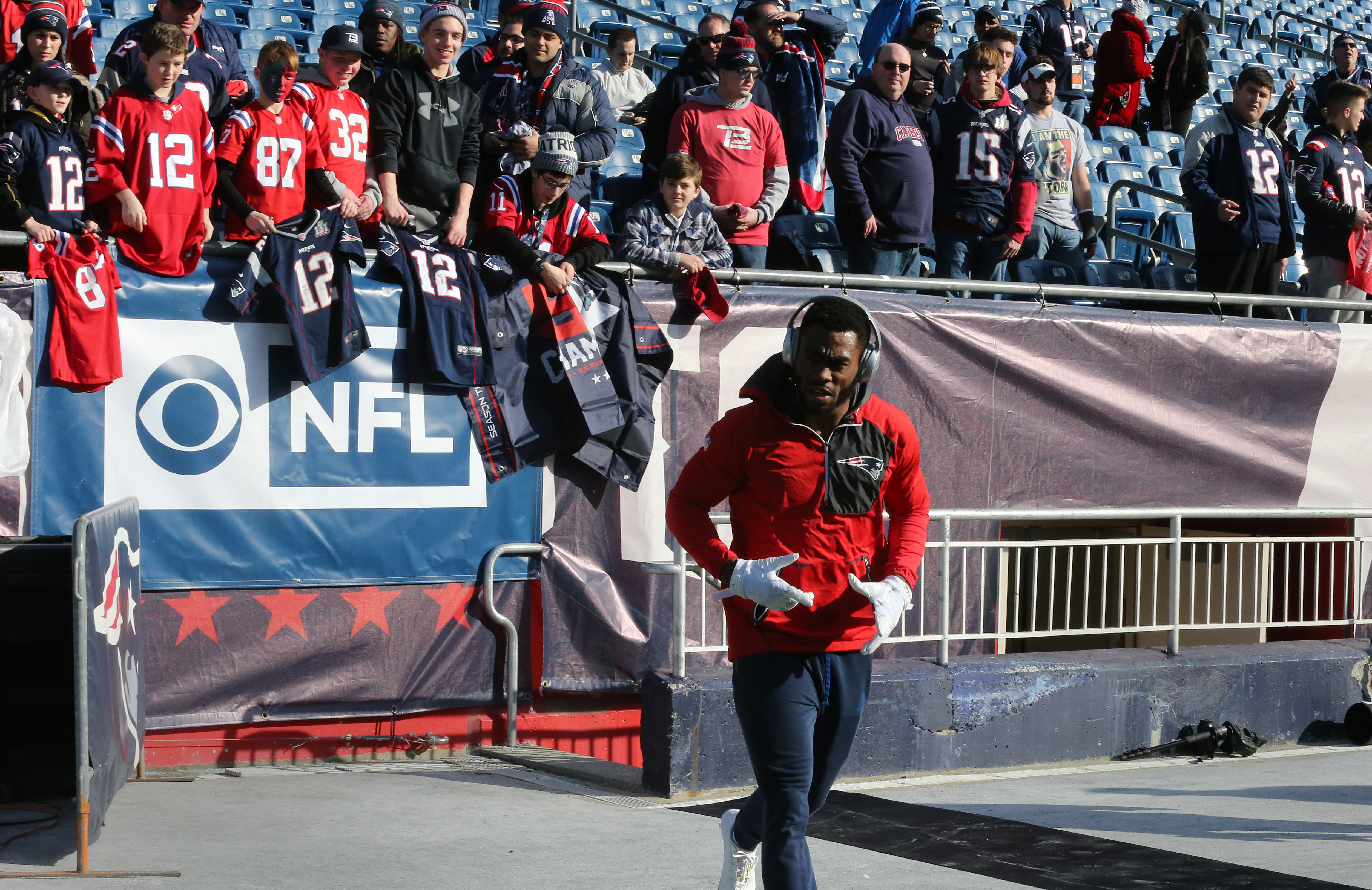 Patriots receiver Brandin Cooks came out to warm up as fans looked on from the stands.
