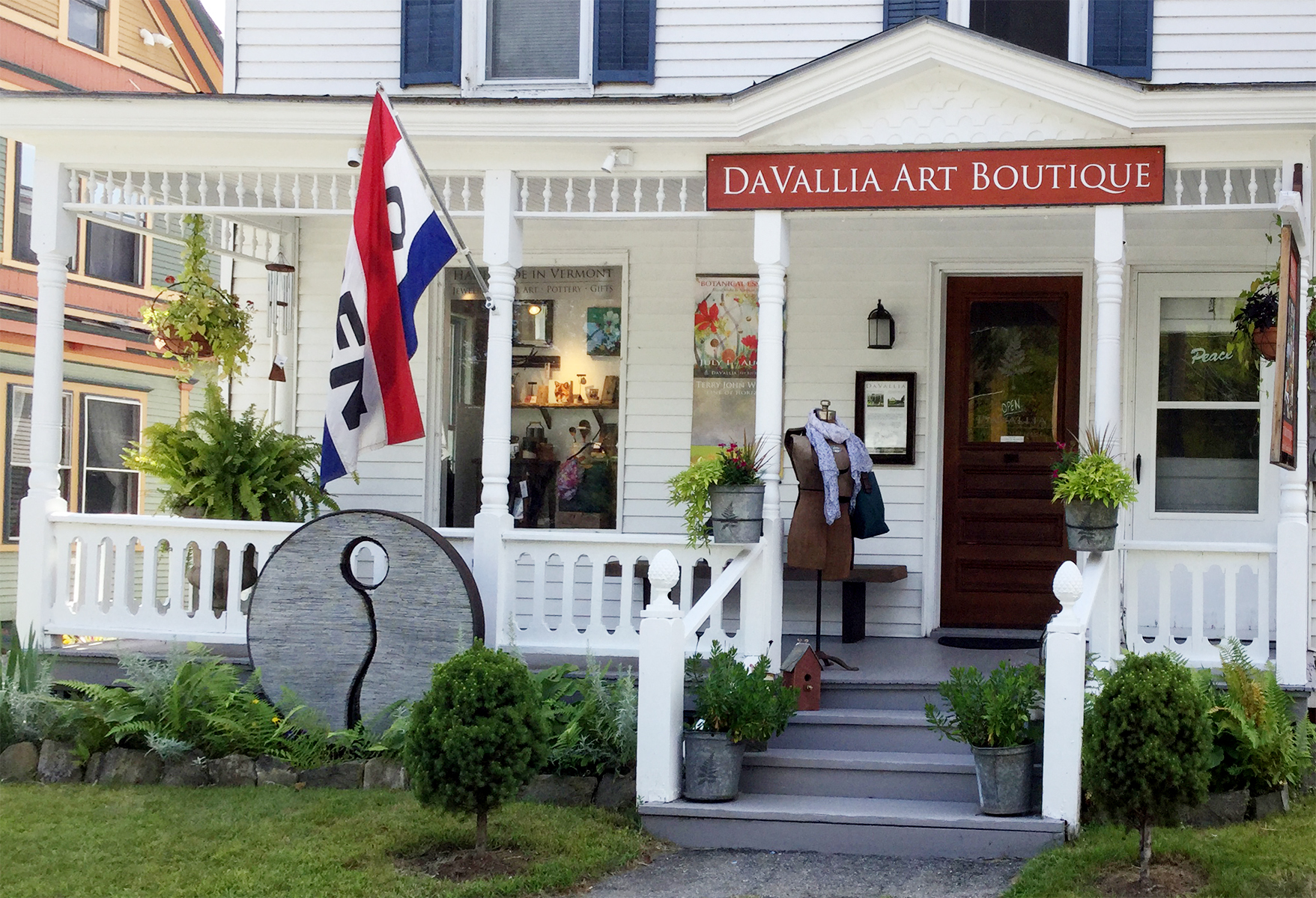 DaVallia Art & Accents boasts two locations in Chester.