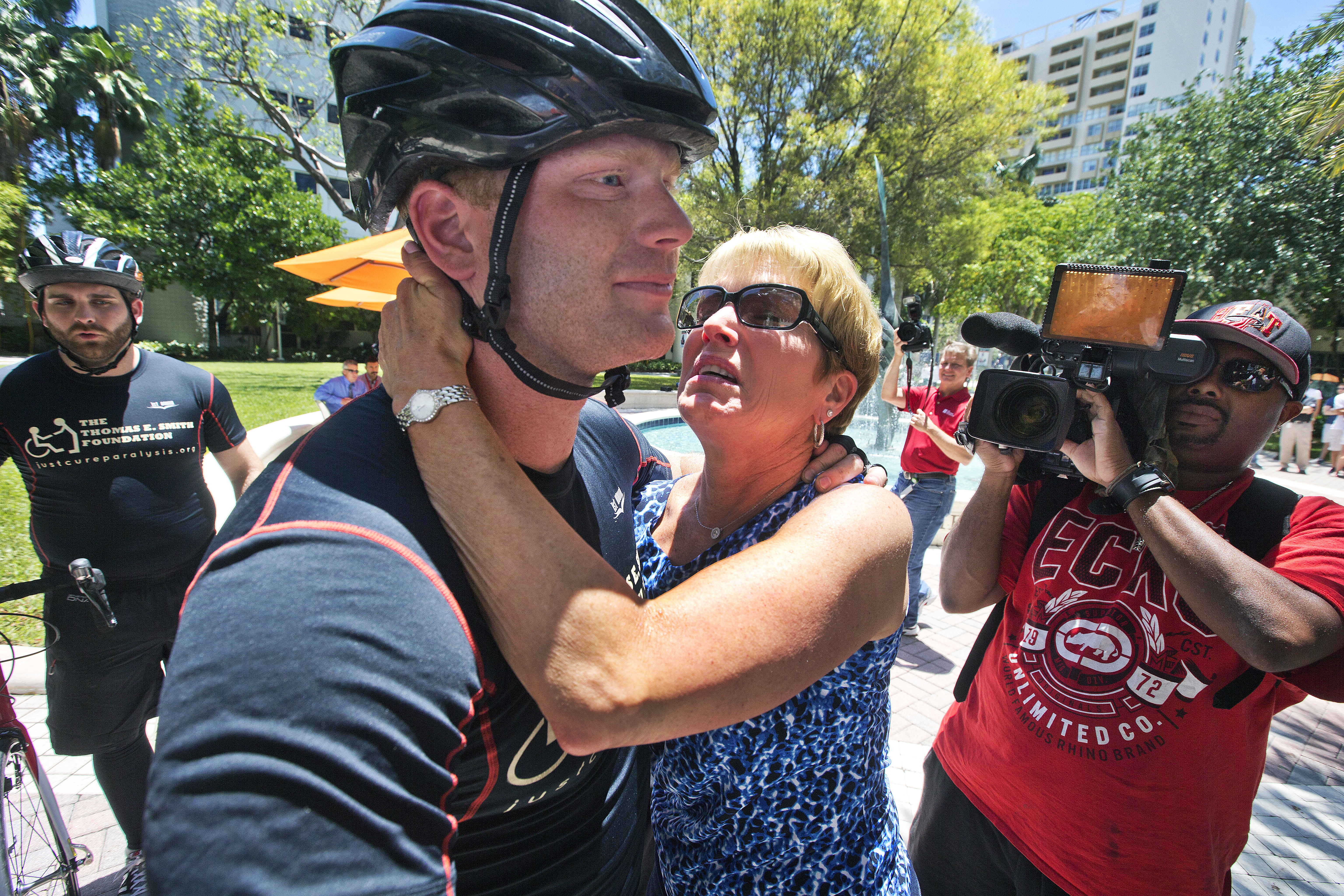 Smith had an emotional meeting with his mother at the finish.