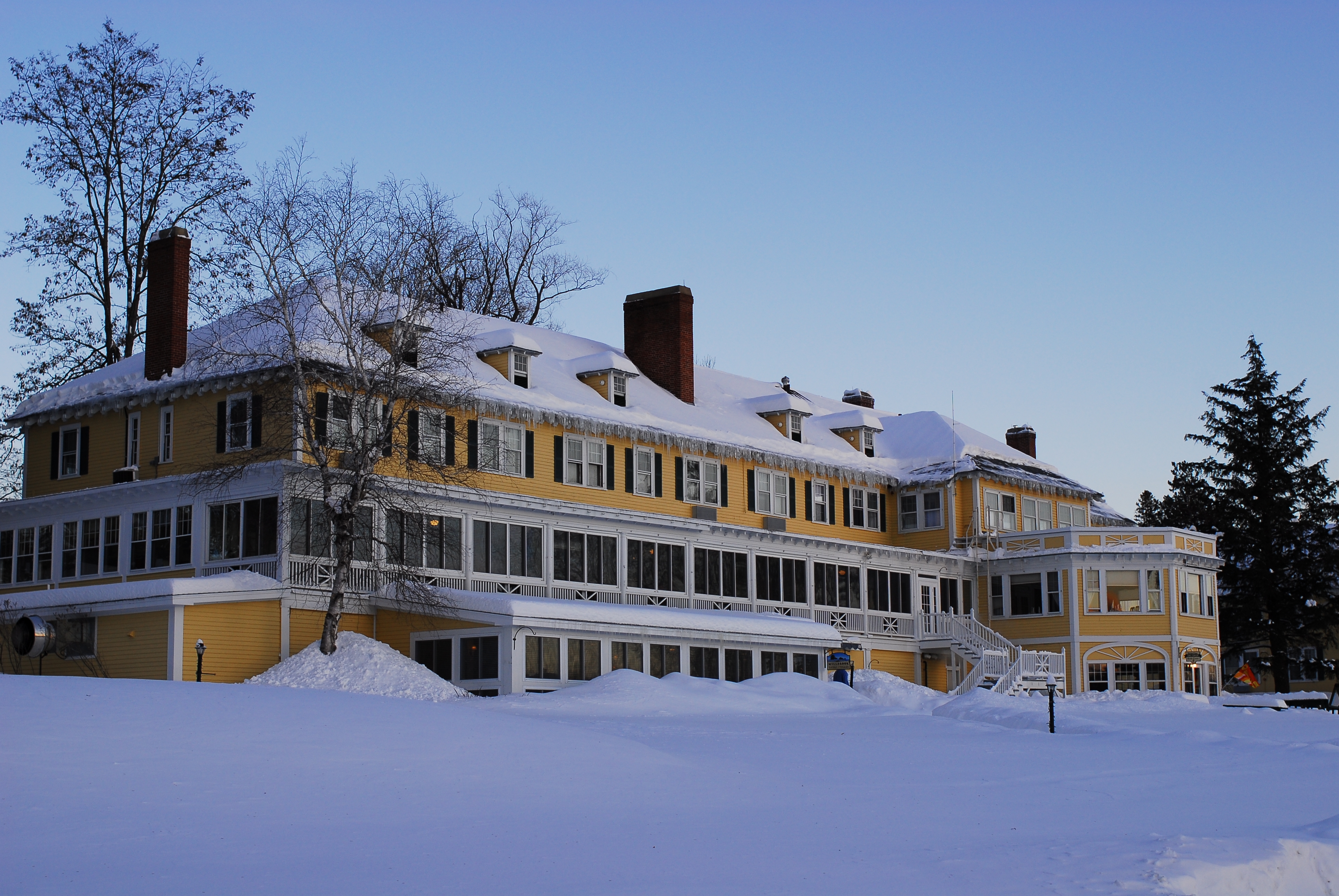 Bethel Inn Resort’s Bethel Village Trails features a skijoring trail loop named Dog Days.