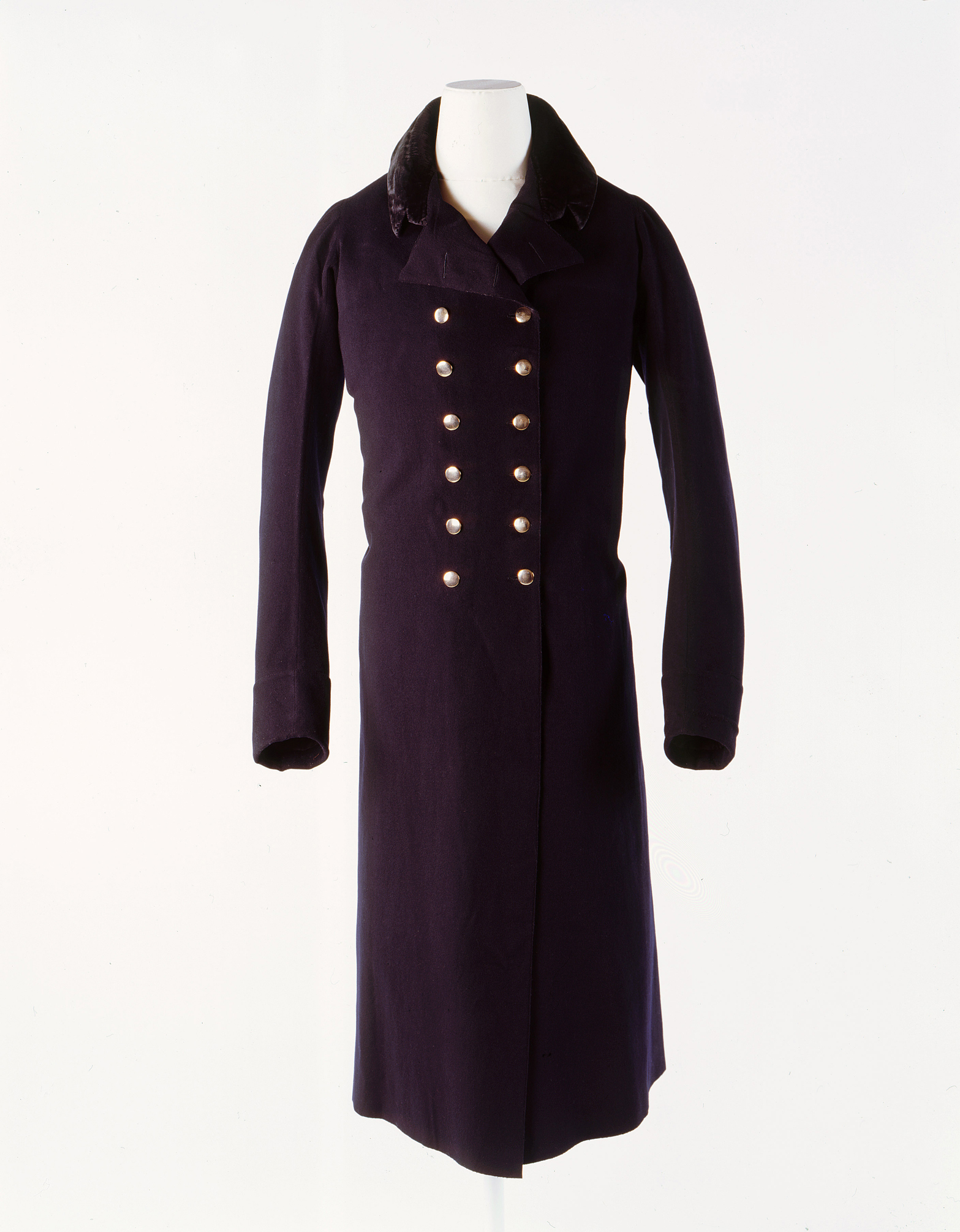 A man’s greatcoat in dark blue facecloth, 1803.