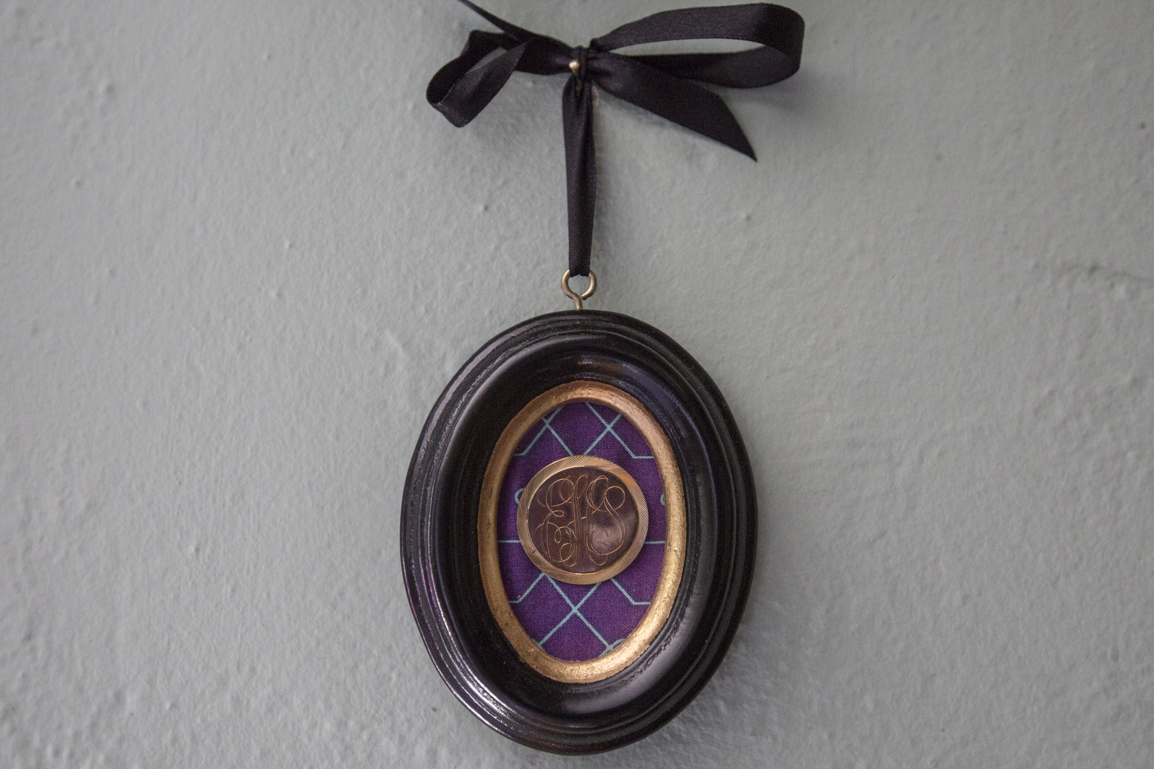 Ashley Buckholtz, an interior designer, framed her great-aunt Esther’s Art Deco-style gold brooch.