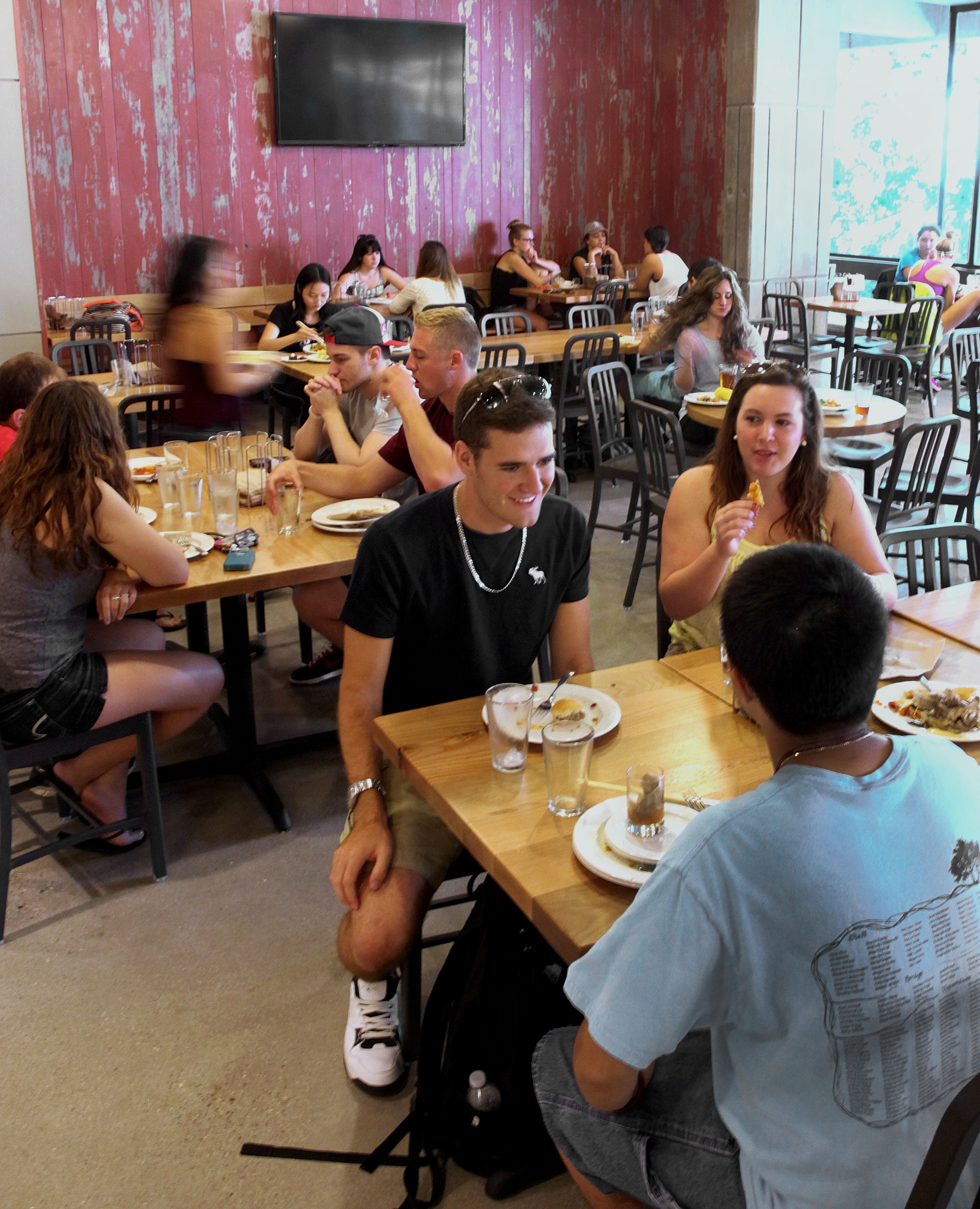 Newly renovated Hamshire Dining Commons at UMass Amherst can accommodate 650 students at once.