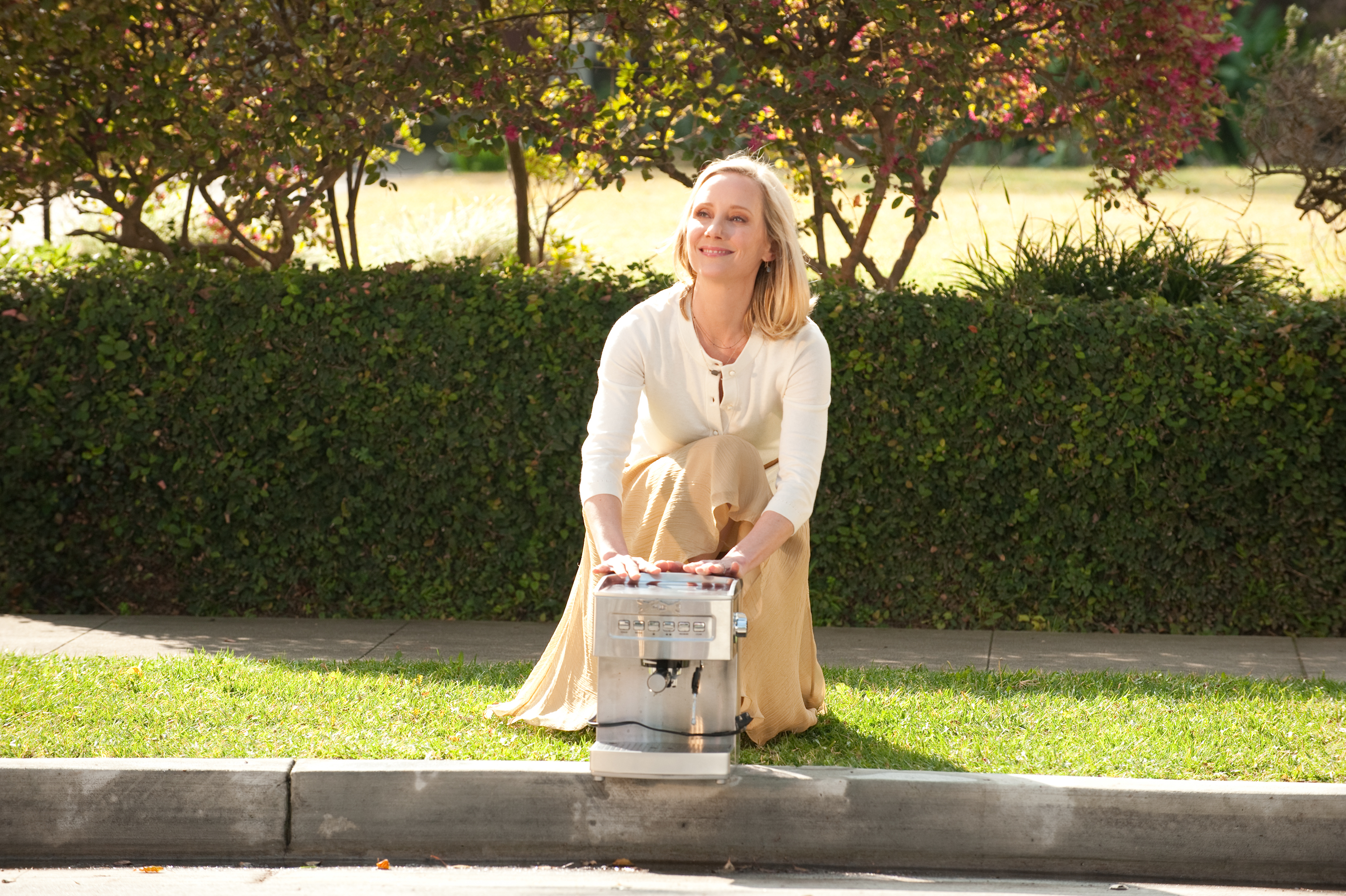 Anne Heche plays a rage-filled housewife who changes her tune after a near-death experience in NBC’s “Save Me.” 