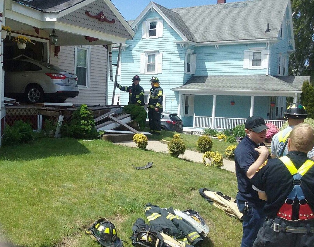 Melrose driver smashes car into front of home The Boston Globe