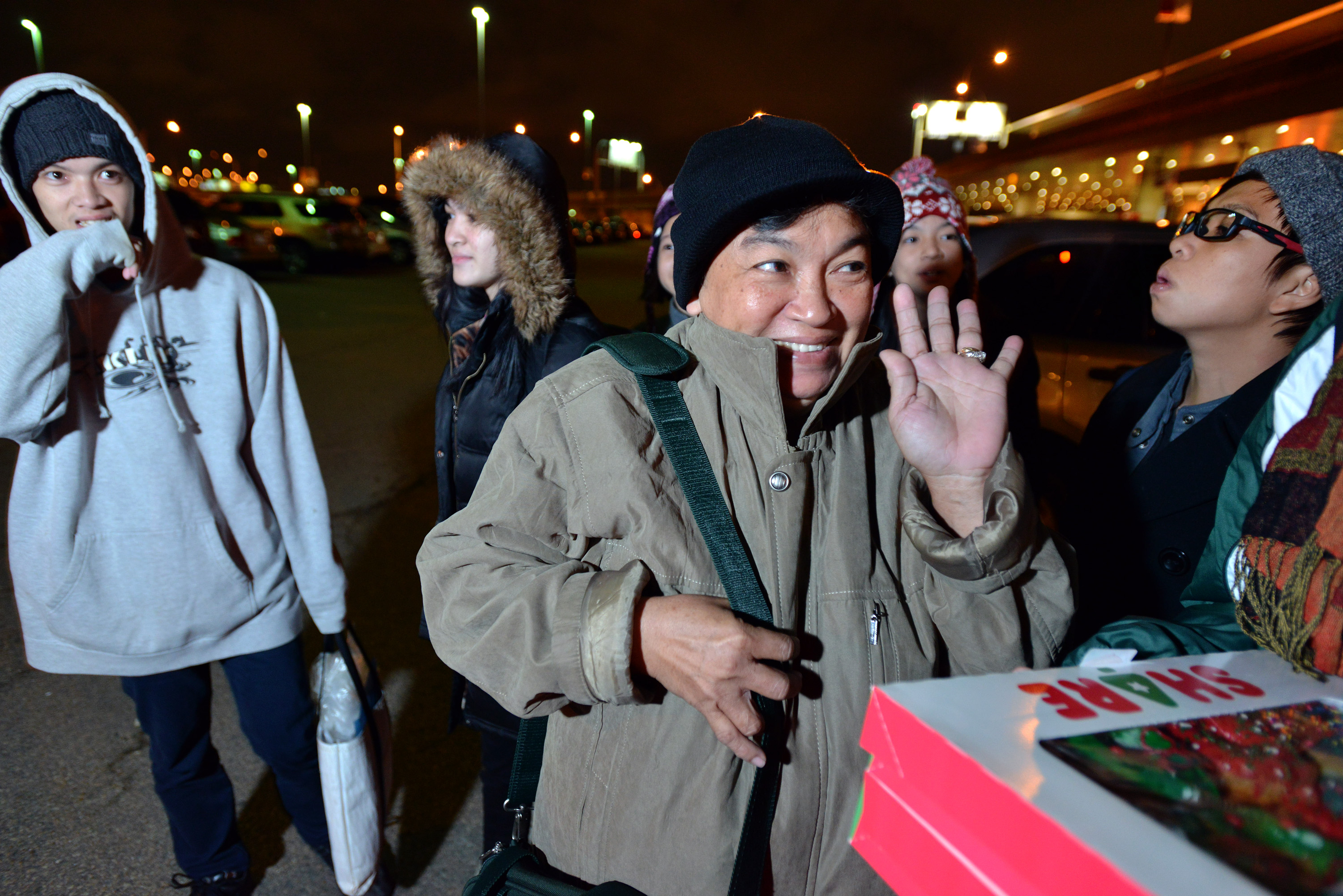 The Bides family, just arrived from the Philippines, reacted to their first experience with the cold.