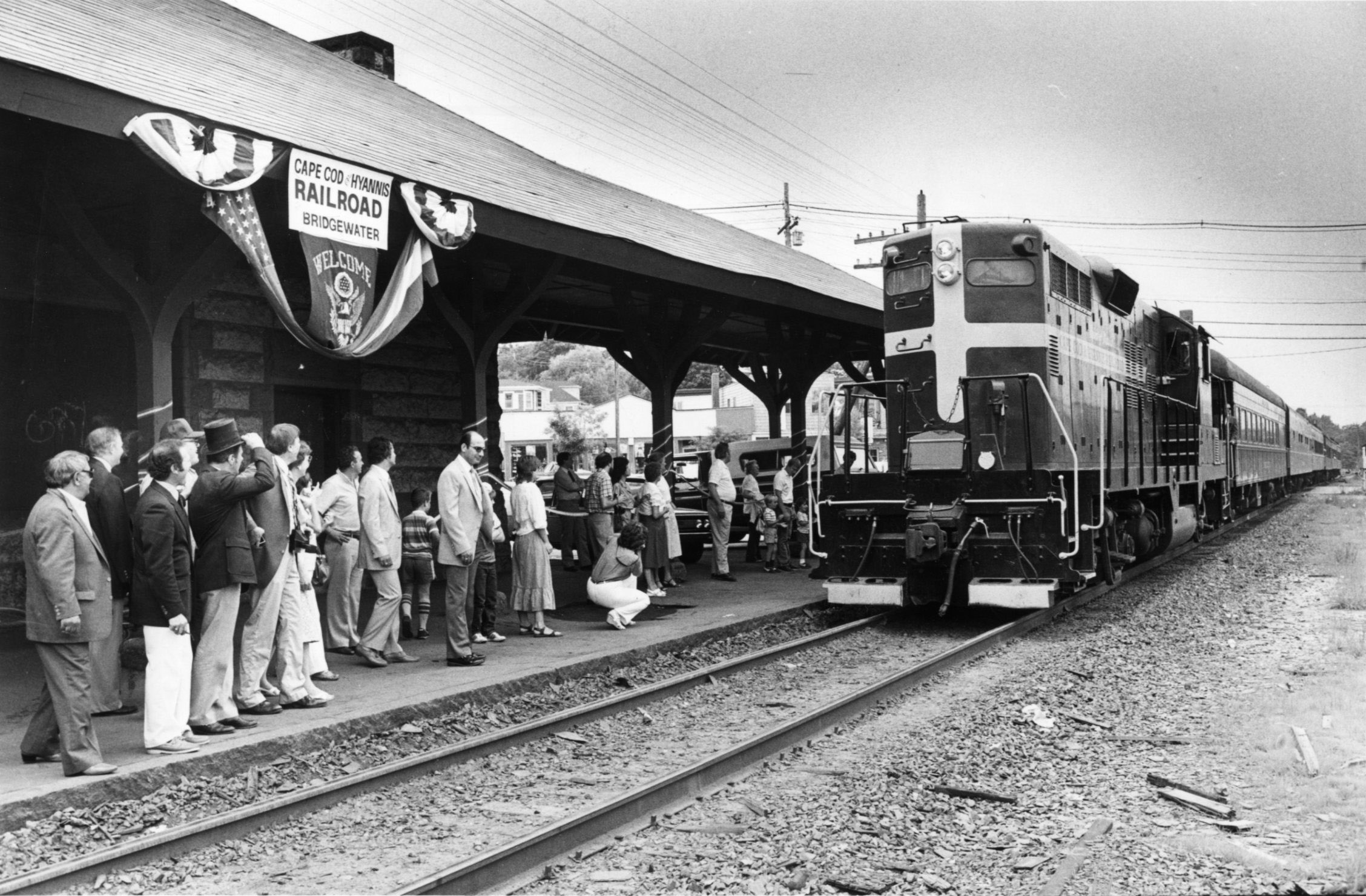 A Cape Cod & Hyannis Railroad train arrived in Bridgewater from Braintree on June 29, 1984.