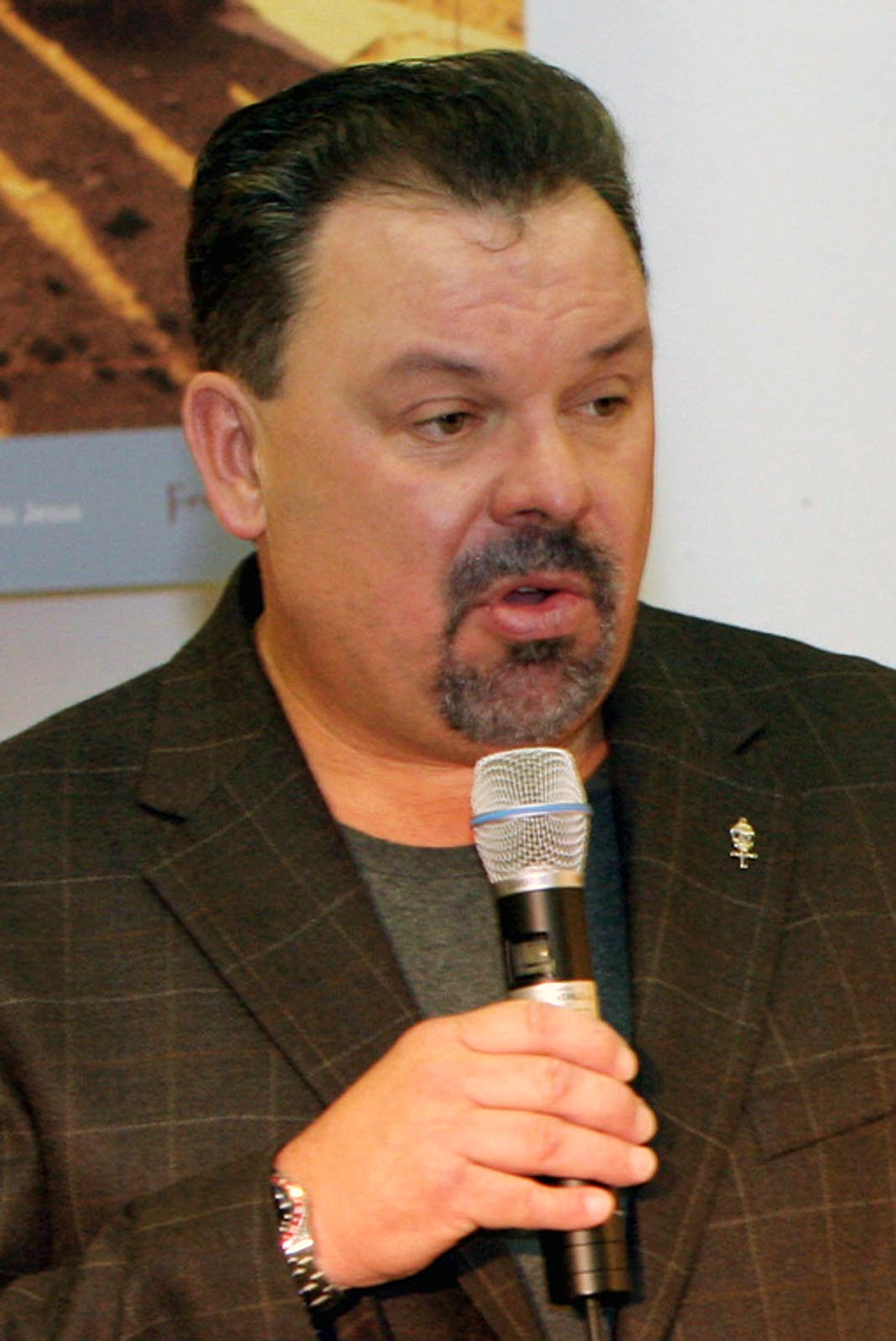 Popular painter Thomas Kinkade dies at 54 - The Boston Globe