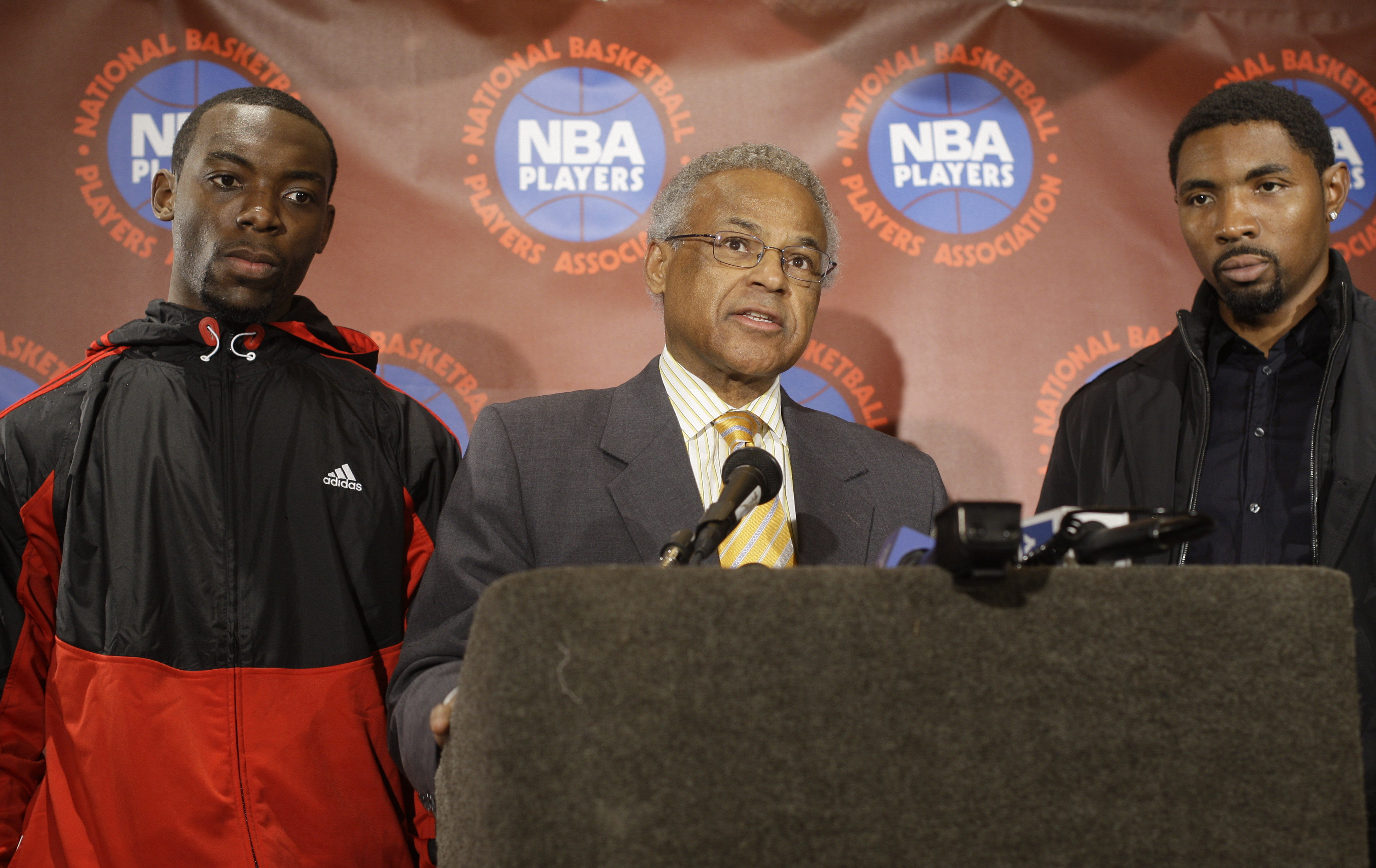 Former players’ union executive director Billy Hunter continues to fight his ouster from the post.