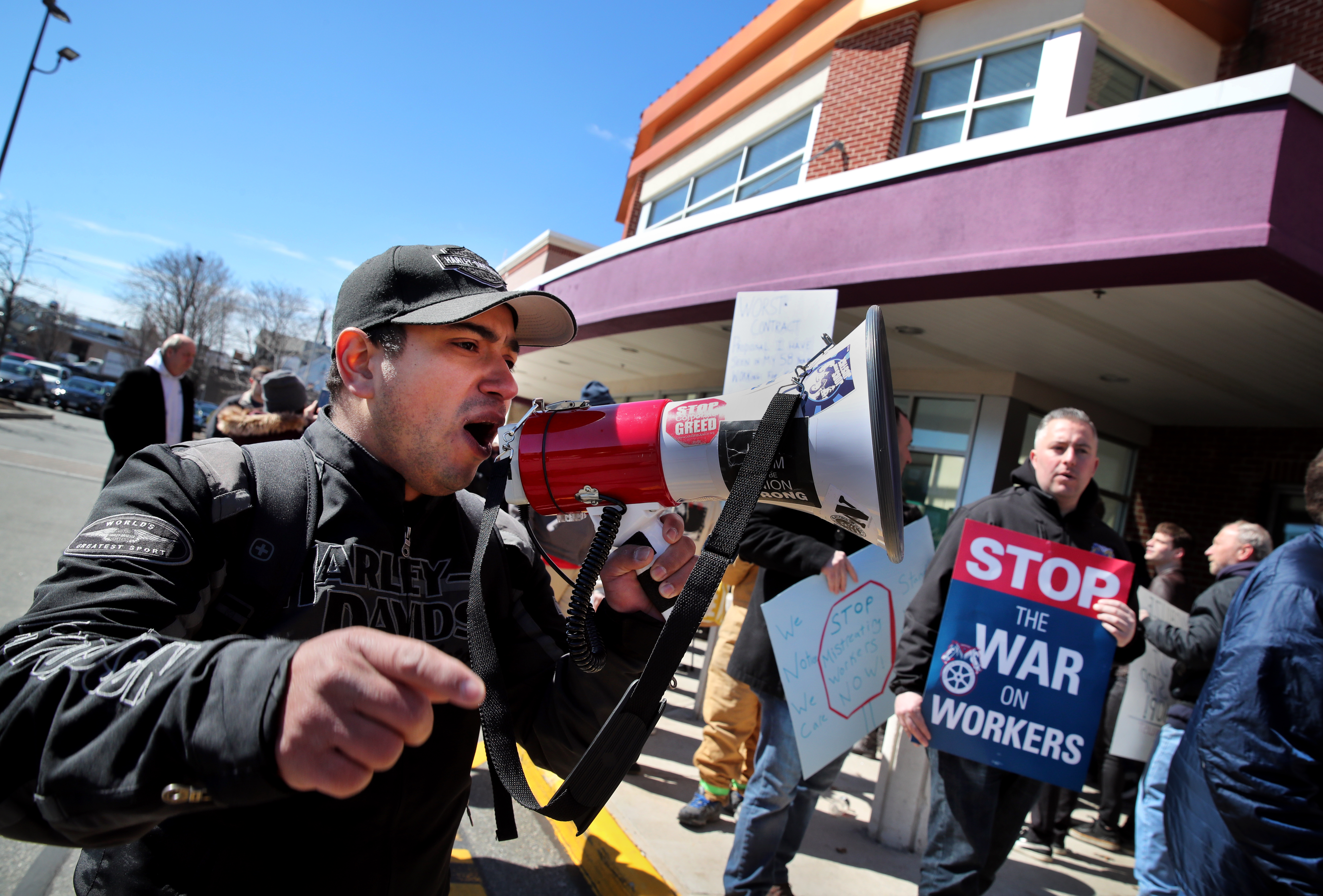 Rally organizer Fabricio DaSilva spoke to participants.