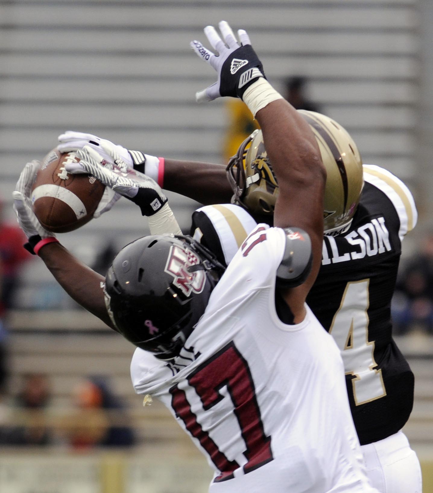 UMass hopes to end 2012 with win The Boston Globe