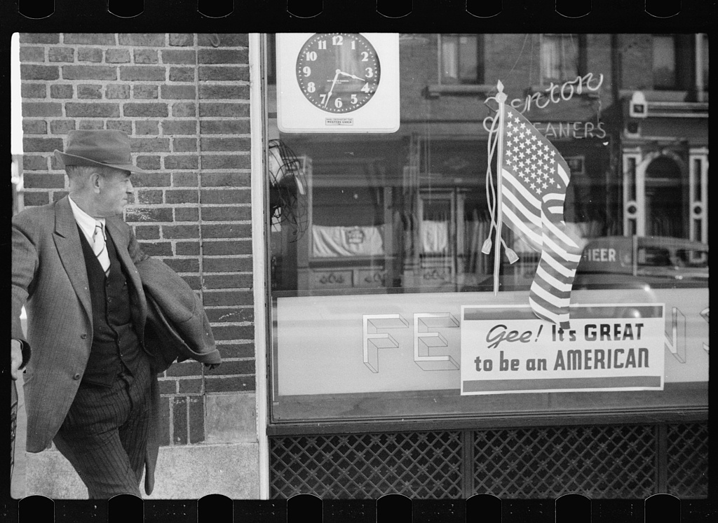 John Vachon's "Covington, Kentucky, street corner, 3.33 p.m.,” 1939.